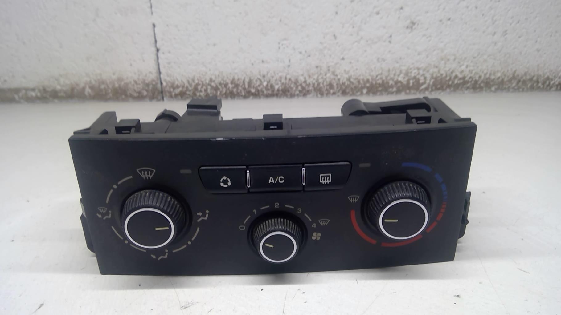 Commande chauffage PEUGEOT 207 PHASE 2 BREAK Diesel - 1