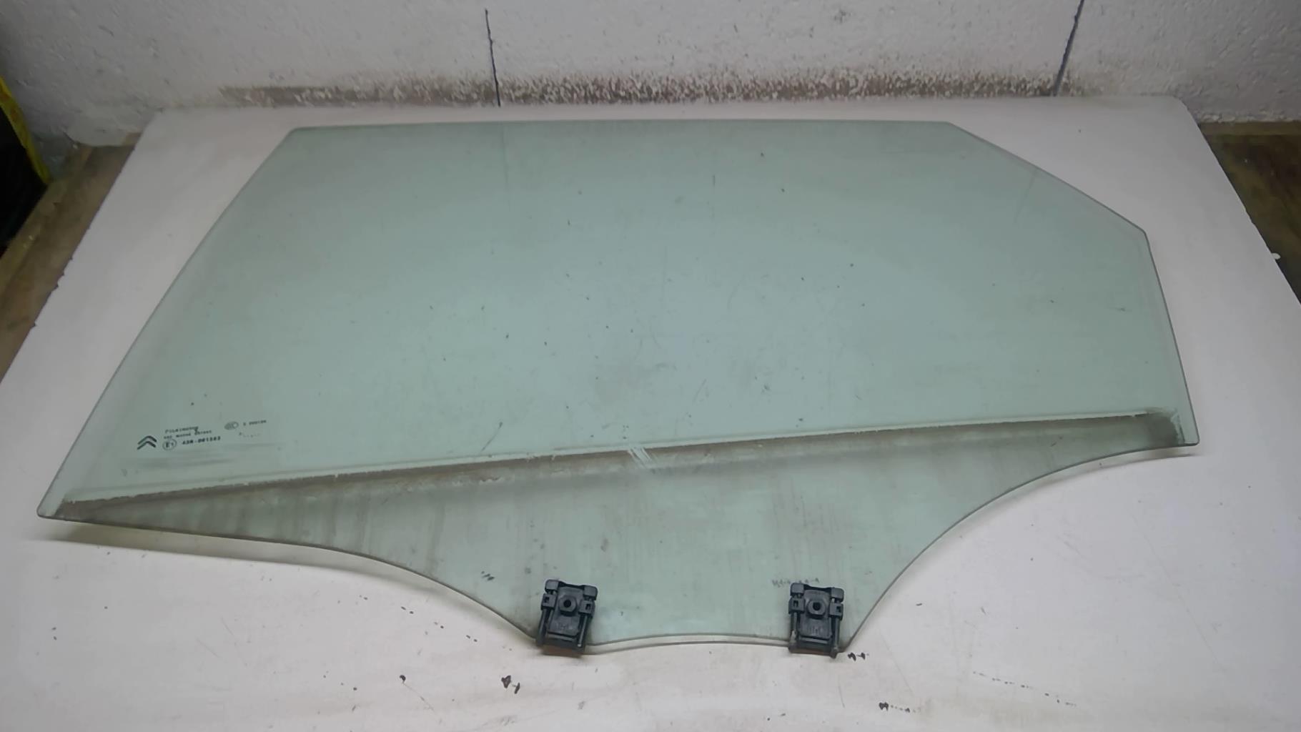 Vitre arriere gauche CITROEN C4 2 PHASE 1 Diesel - 1