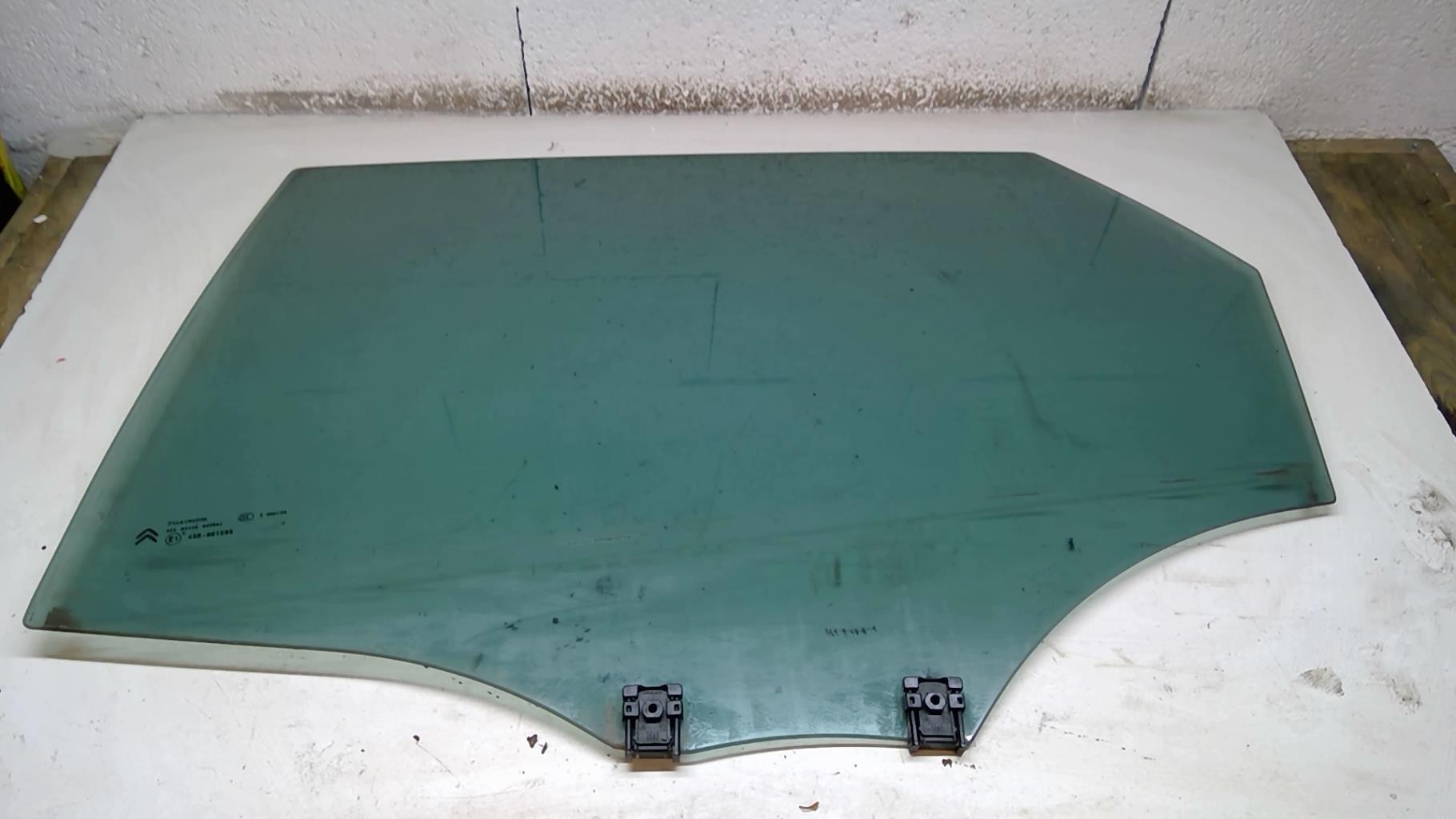 Vitre arriere gauche CITROEN C4 2 PHASE 1 Diesel - 1
