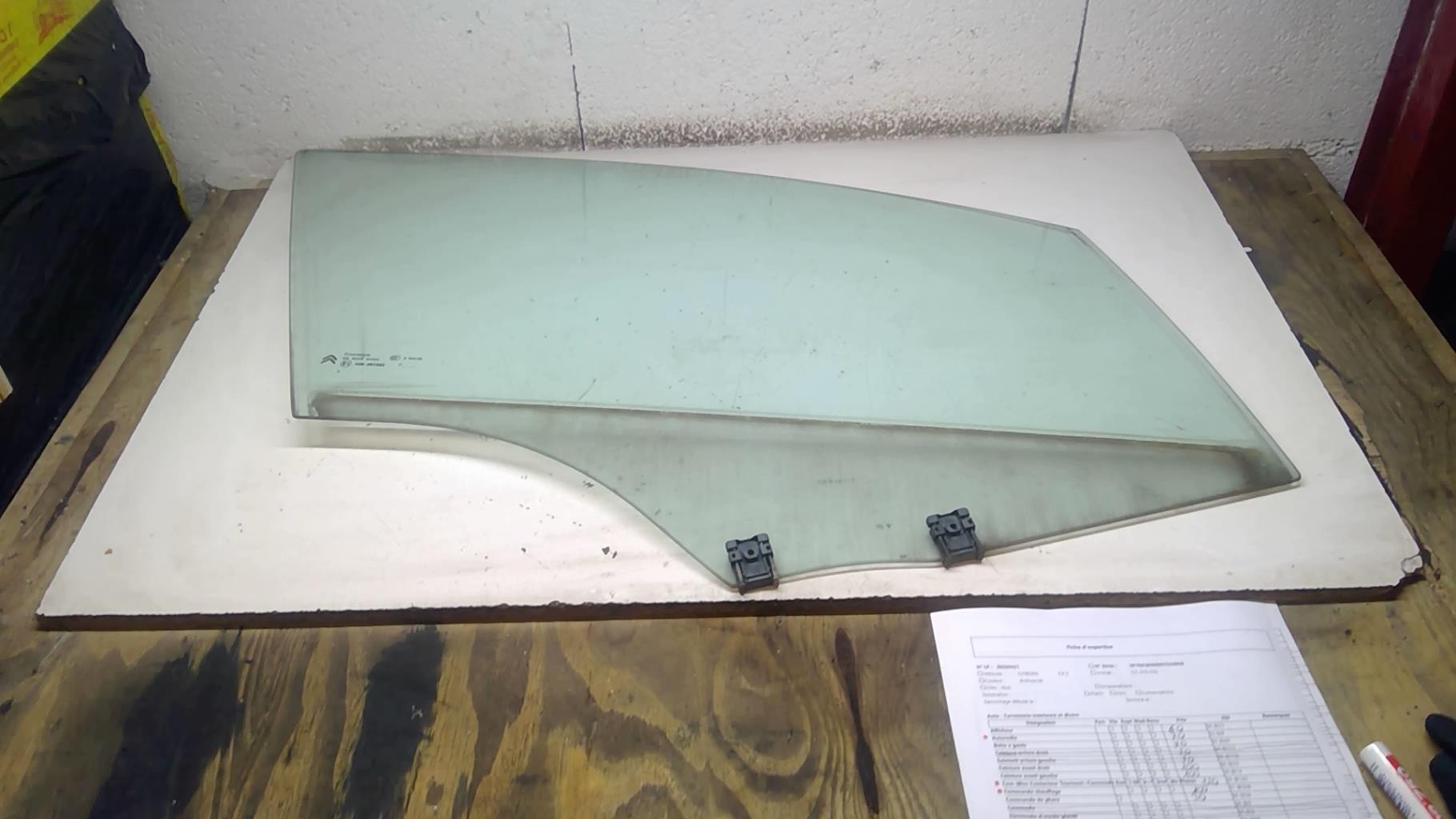 Vitre avant droit CITROEN C4 2 PHASE 1 Diesel - 1