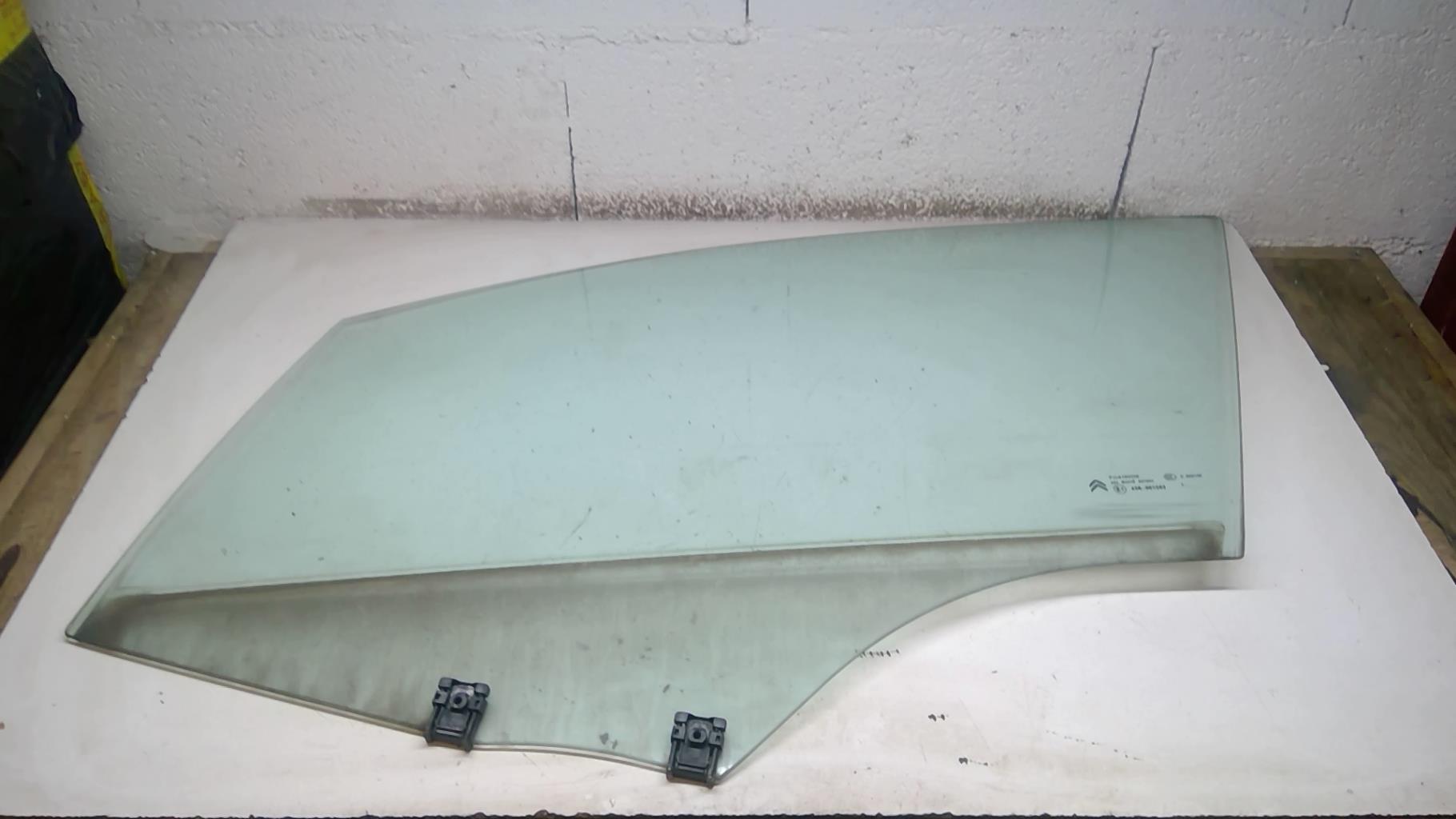 Vitre avant gauche CITROEN C4 2 PHASE 1 Diesel - 1