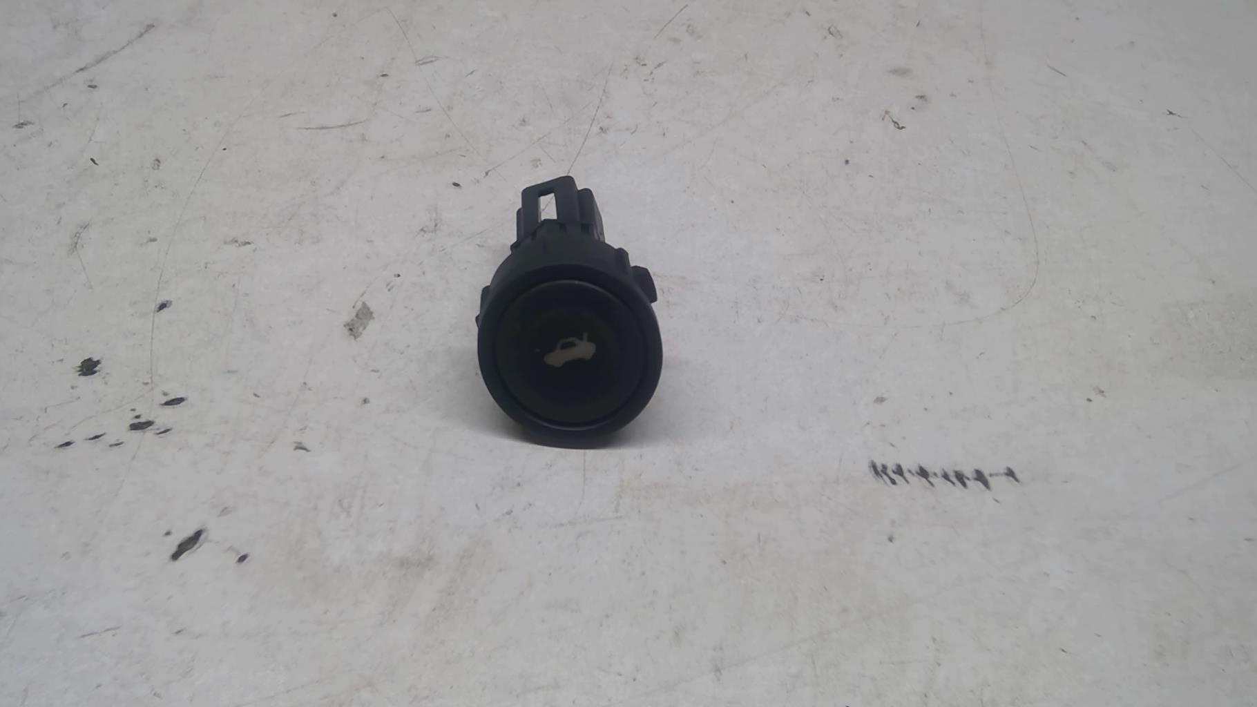 Bouton de coffre FORD FIESTA 5 PHASE 2 Diesel - 1