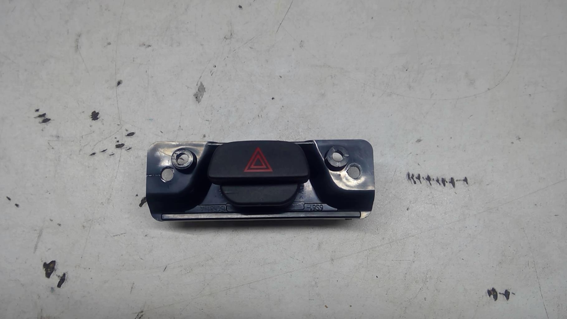 Bouton de warning FORD FIESTA 5 PHASE 2 Diesel - 1