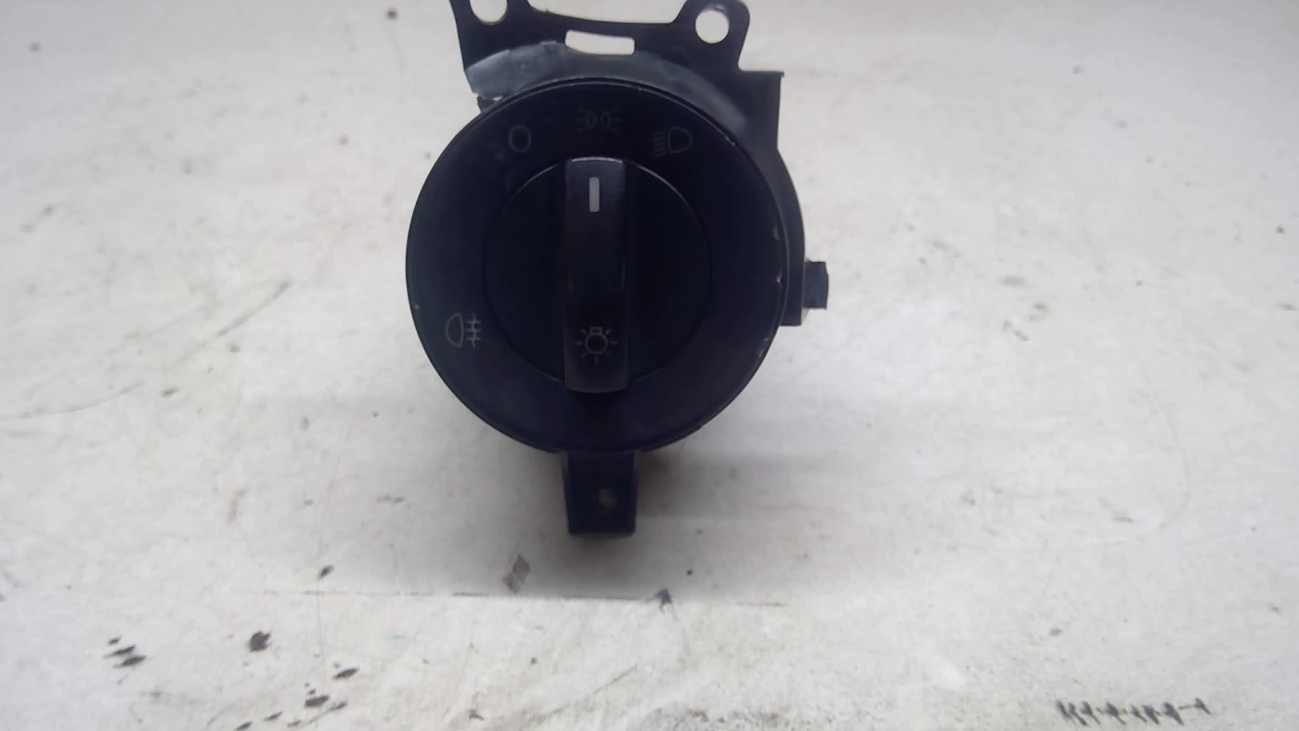 Commande de phare VOLKSWAGEN POLO 4 PHASE 2 Diesel - 1