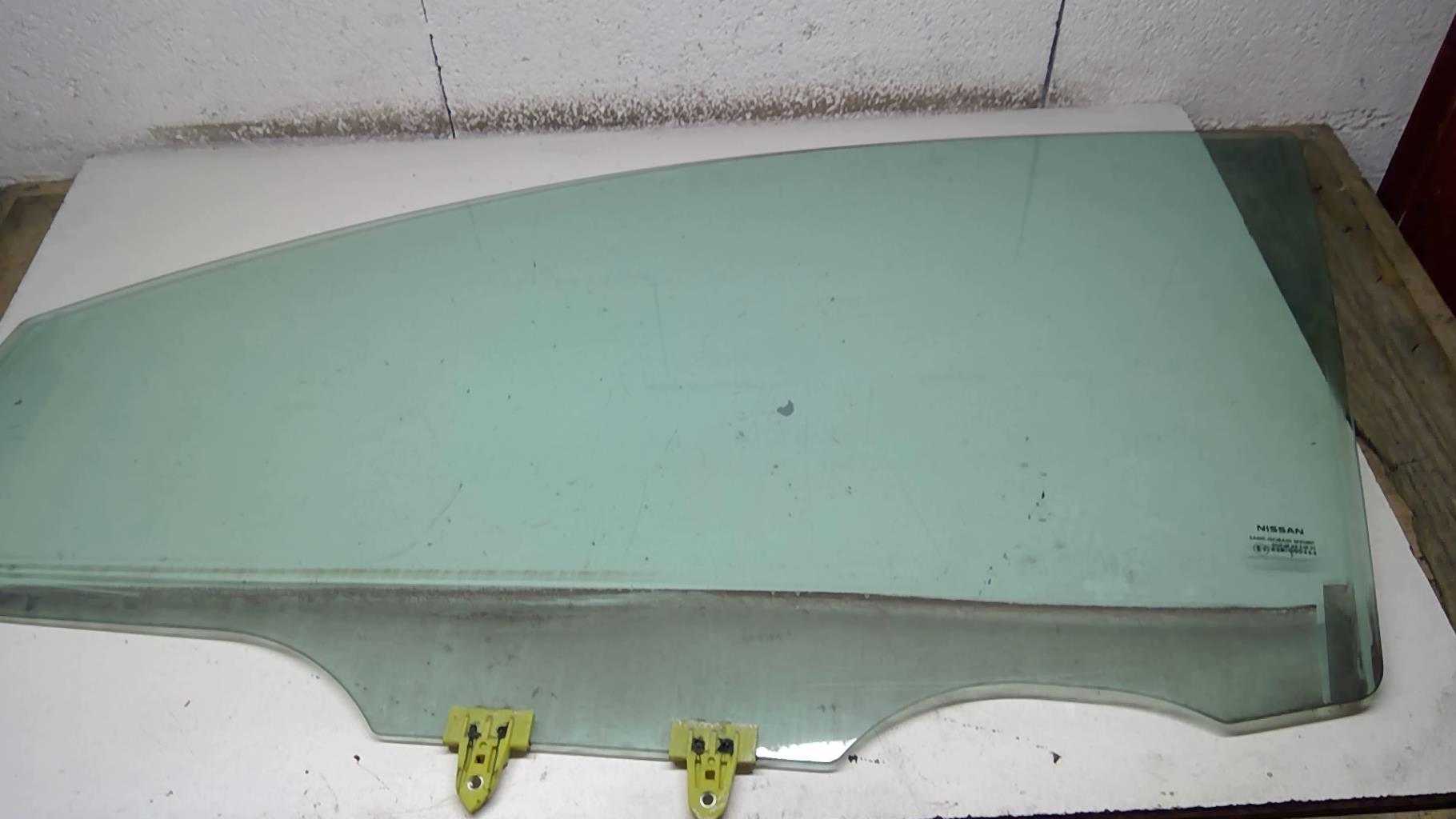 Vitre avant gauche NISSAN NOTE 1 PHASE 1 Diesel - 1