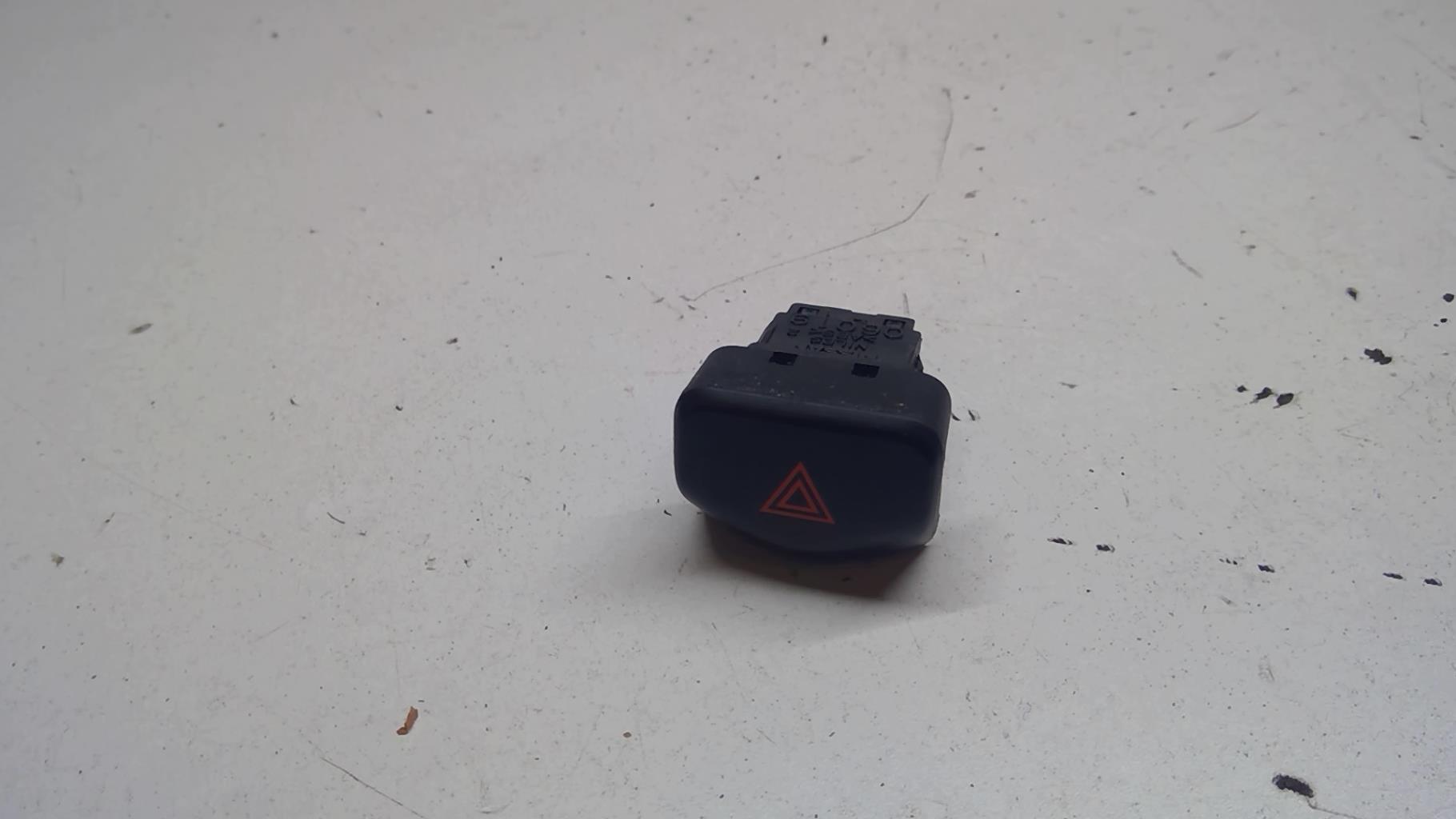 Bouton de warning NISSAN NOTE 1 PHASE 1 Diesel - 1
