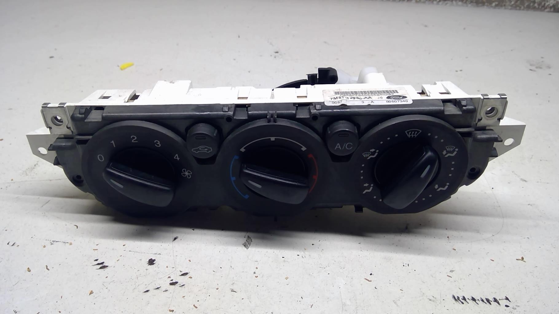 Commande chauffage FORD FOCUS 2 PHASE 2 CABRIOLET  - 1