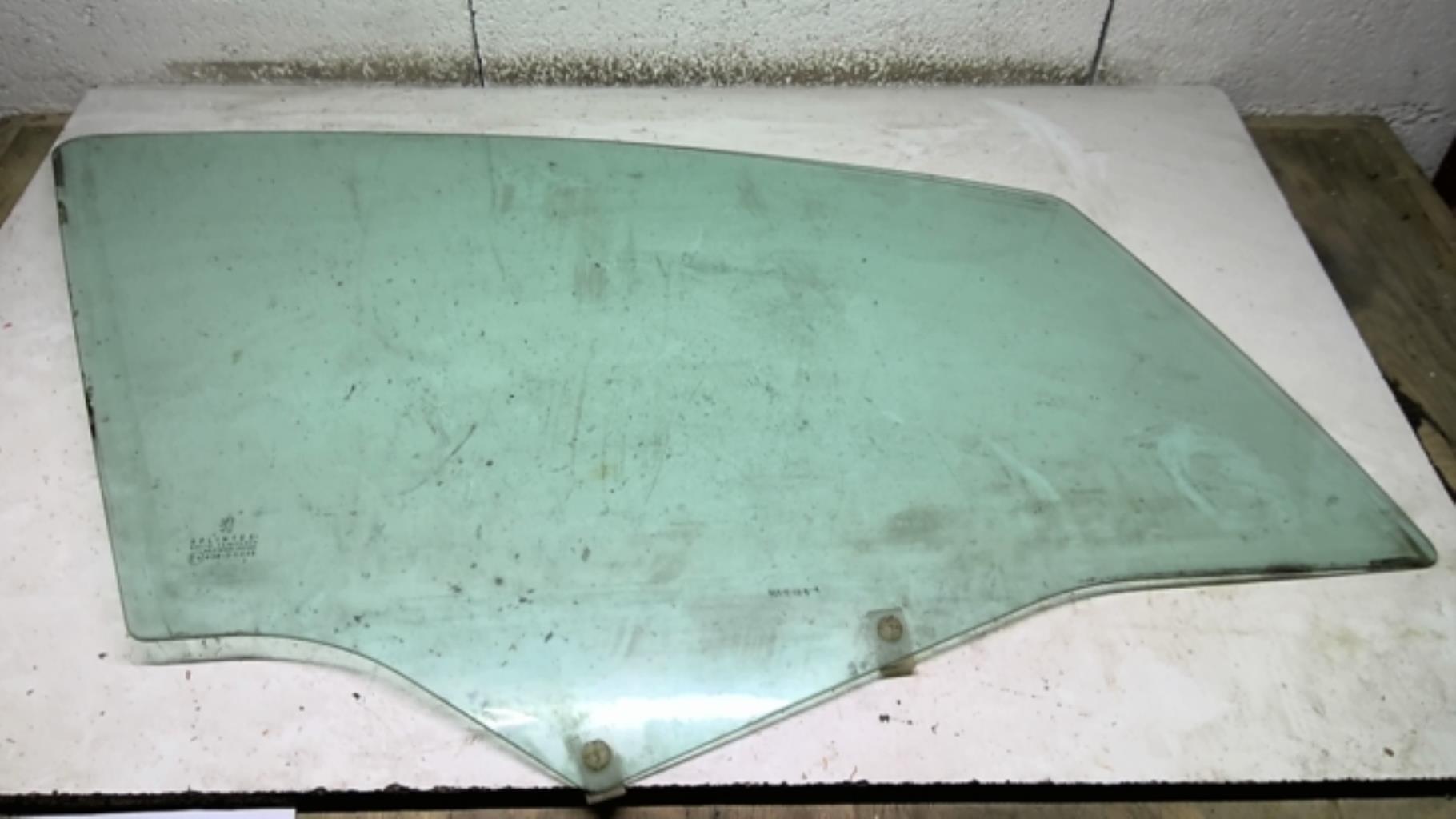 Vitre avant droit PEUGEOT 307  - 1