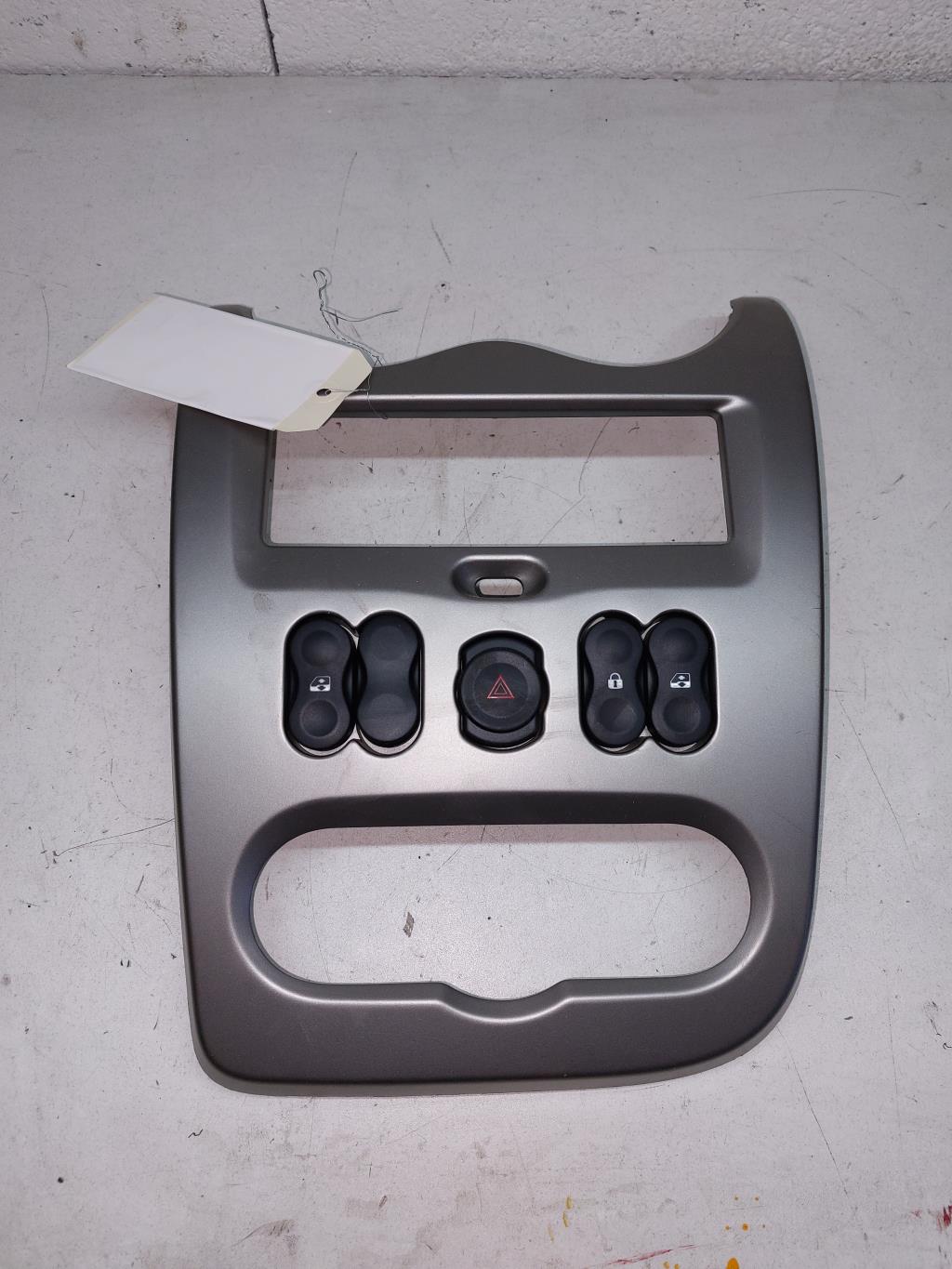 Bouton de warning DACIA DUSTER 1 PHASE 1 Diesel - 1