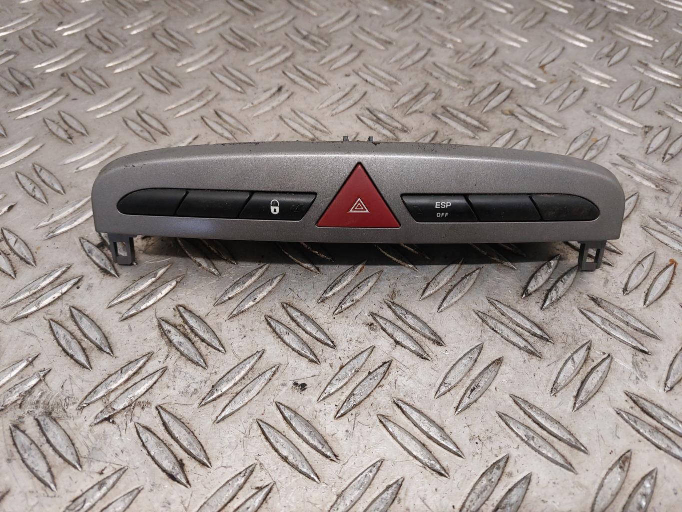 Bouton de warning PEUGEOT 308 1 PHASE 1 Diesel - 1