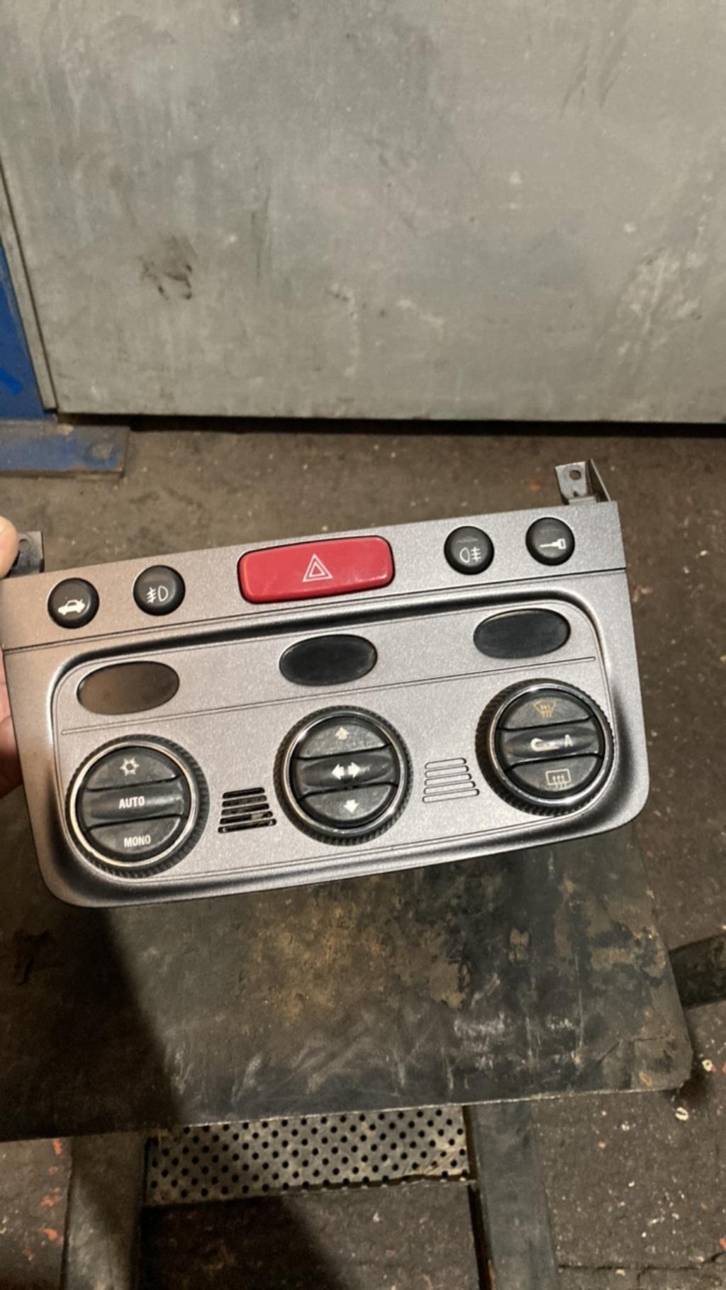 Commande chauffage ALFA ROMEO GT COUPE Diesel - 1
