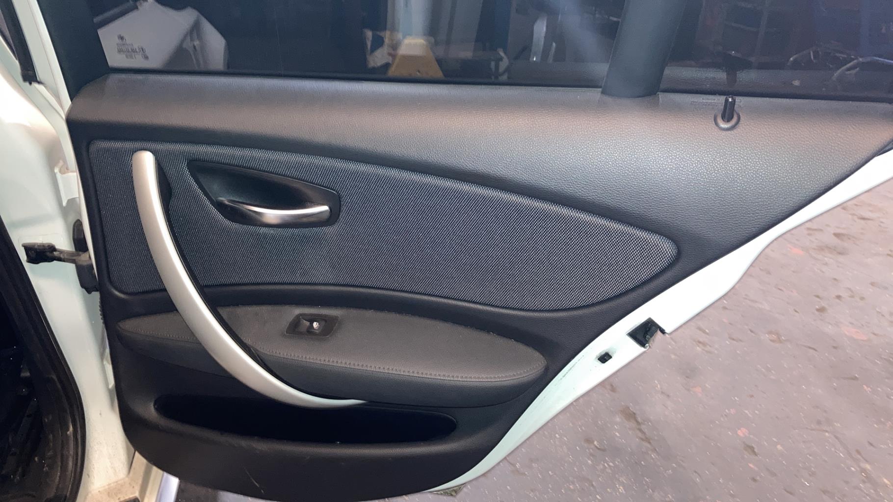 Panneau de porte arriere droit BMW SERIE 1 E87 PHASE 2 Diesel - 1