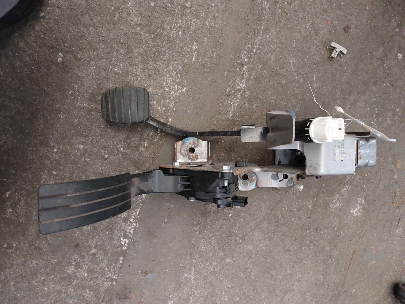 Pedale d'accelerateur RENAULT CLIO 4 PHASE 1 Diesel - 1