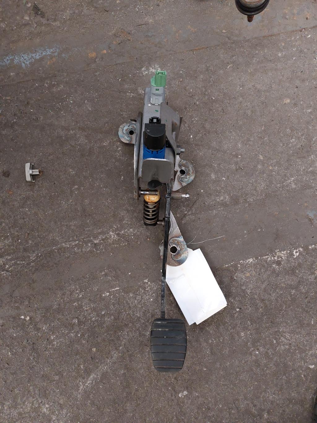Pedale d'embrayage RENAULT CLIO 4 PHASE 1 Diesel - 1