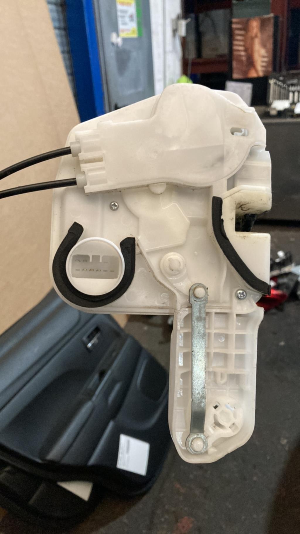 Serrure avant gauche MITSUBISHI ASX PHASE 1 Diesel - 1