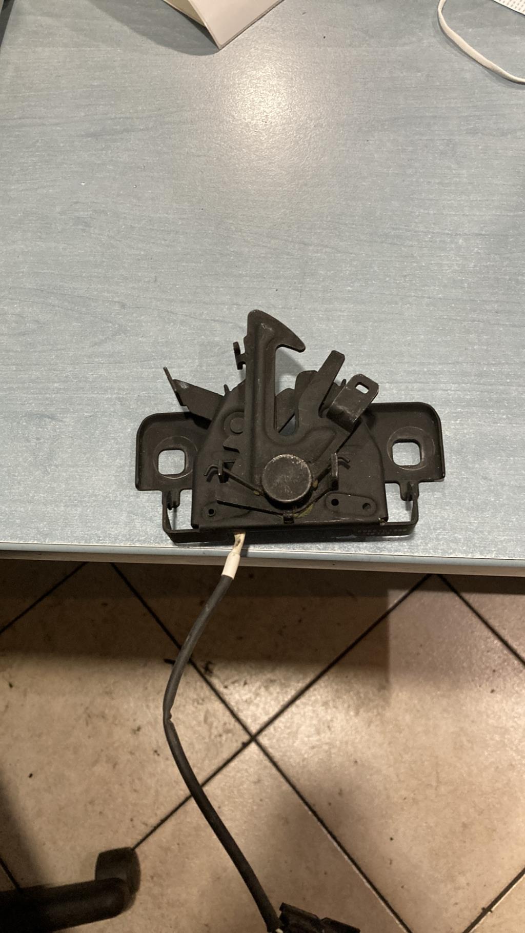 Serrure de capot RENAULT GRAND SCENIC 4 Essence - 1