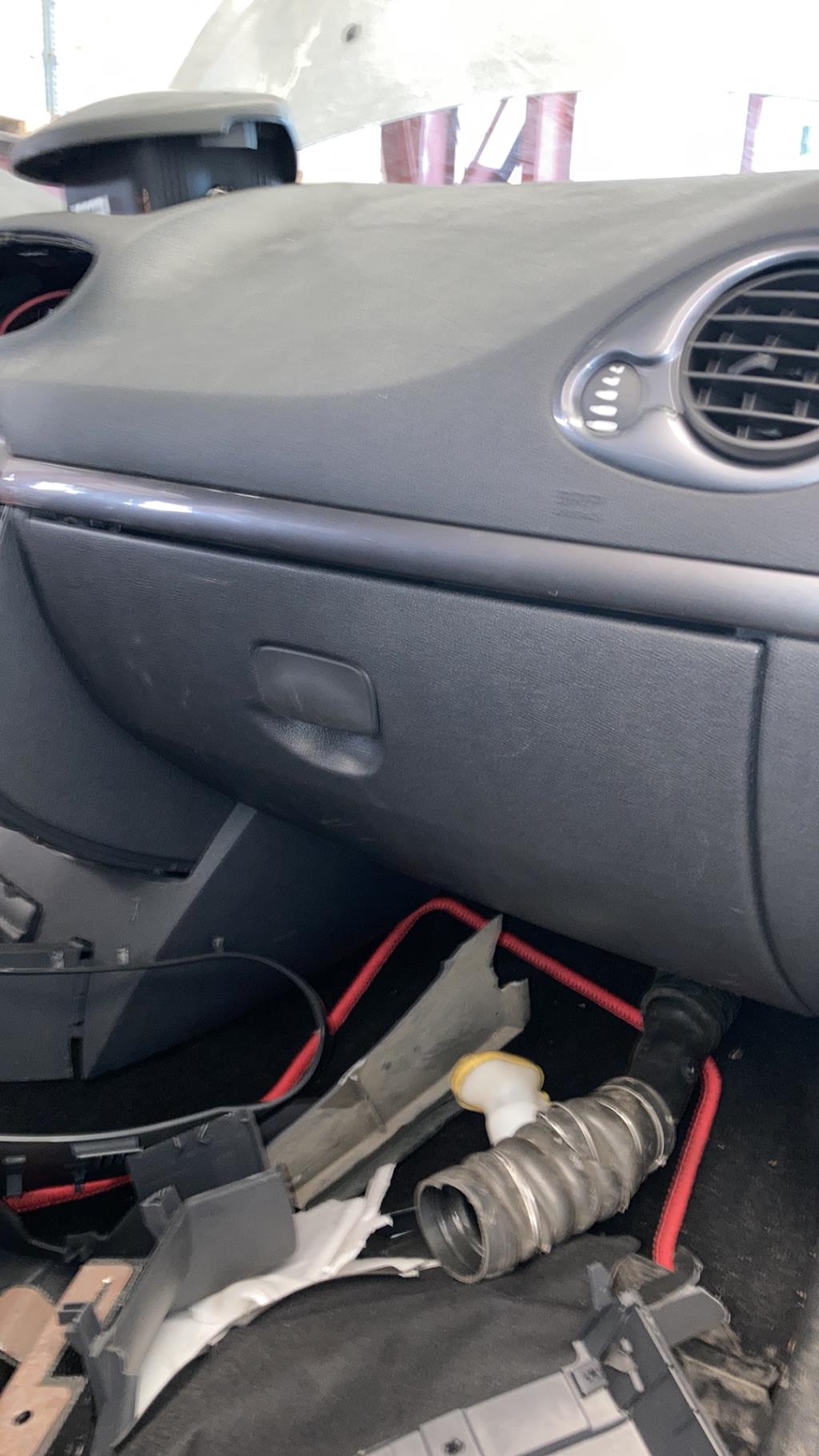 Boite a gants RENAULT CLIO 3 PHASE 2 BREAK Diesel - 1