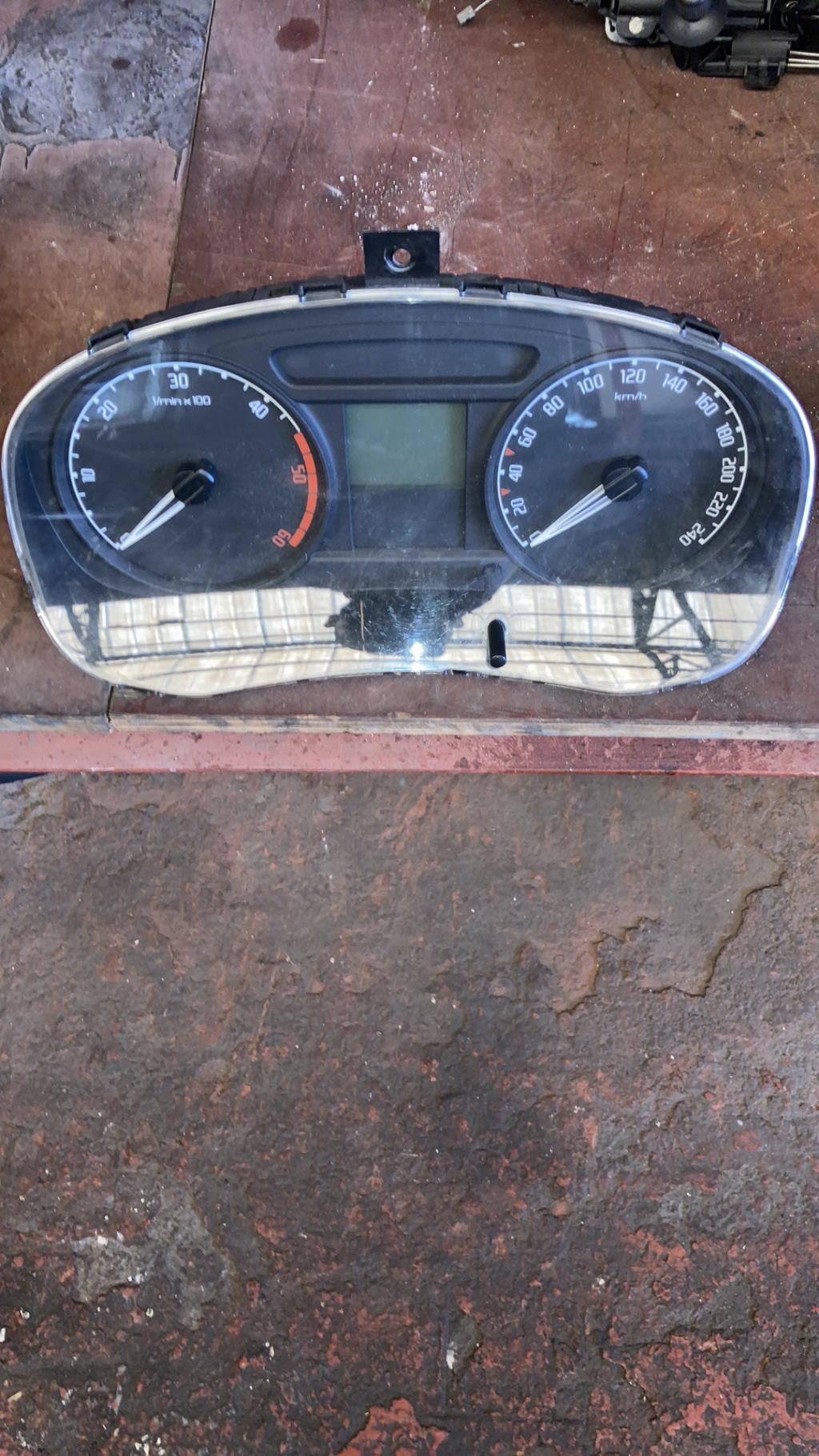 Compteur SKODA FABIA 2  - 1
