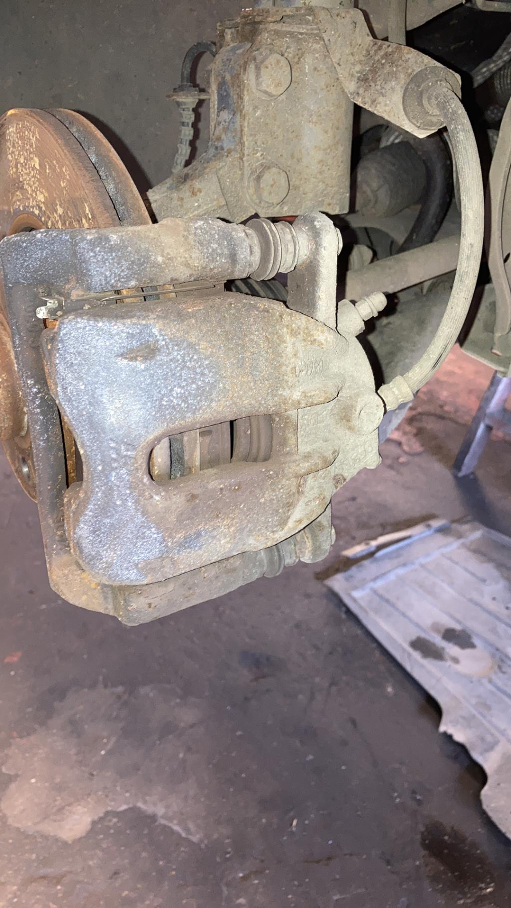 Etrier avant droit (freinage) RENAULT CLIO 3 PHASE 2 BREAK Diesel - 1