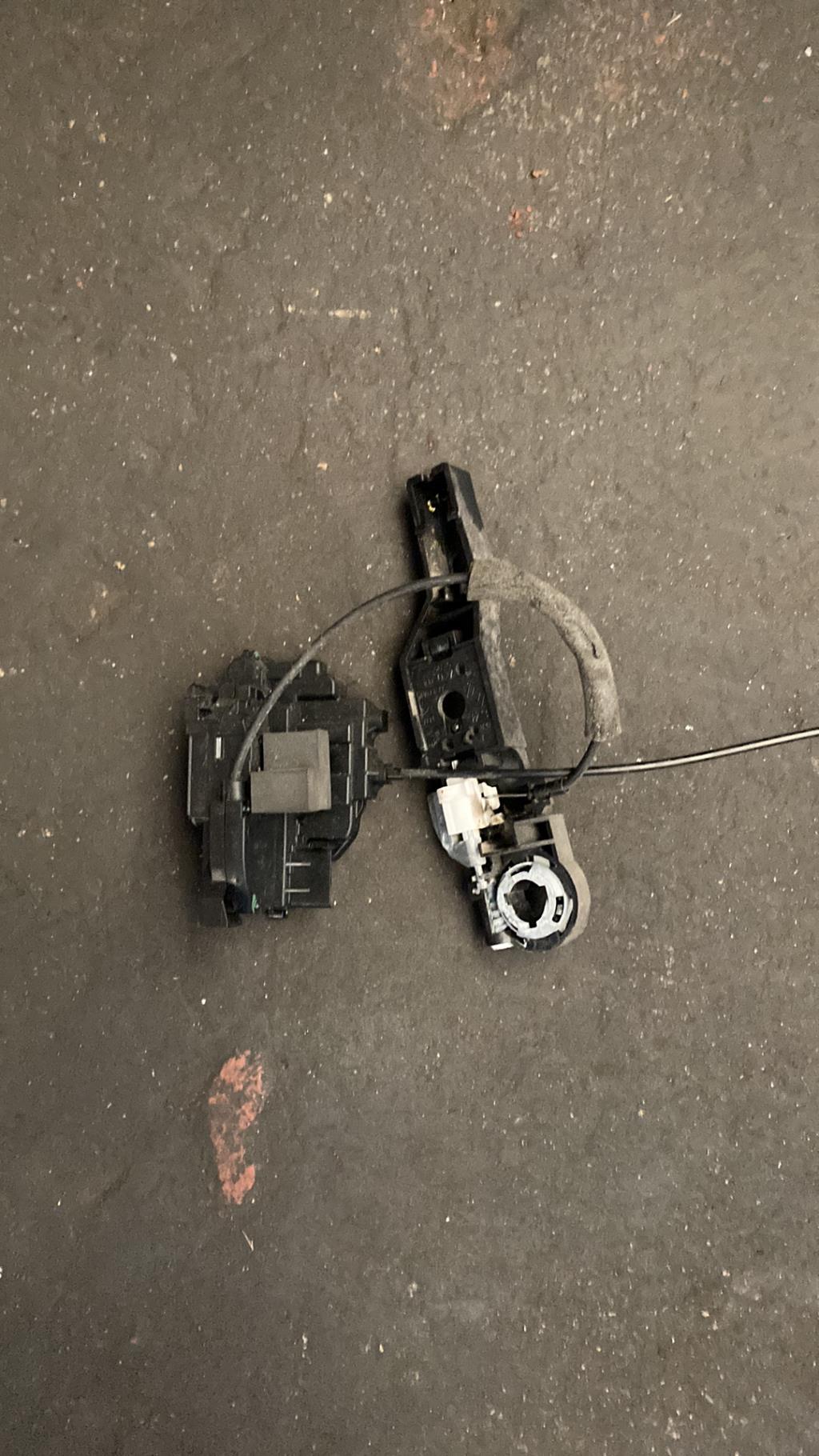 Serrure arriere droit RENAULT CLIO 3 PHASE 2 BREAK Diesel - 1