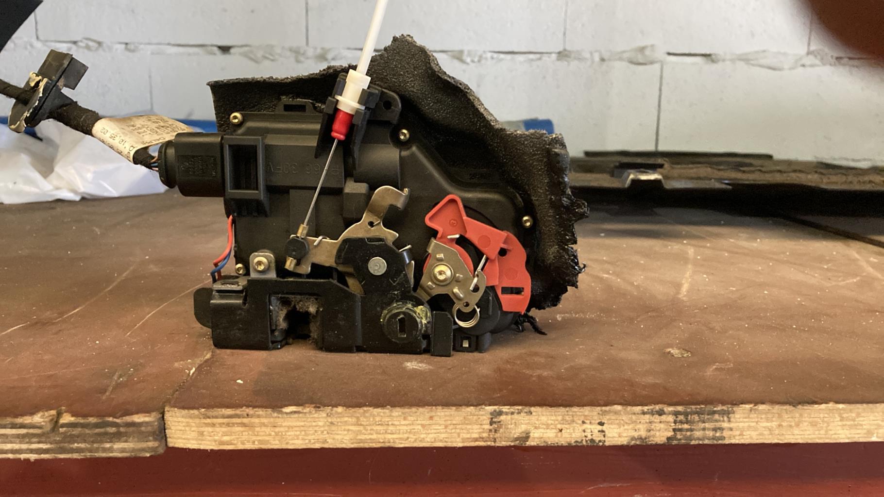 Serrure arriere droit AUDI A2 Diesel - 1