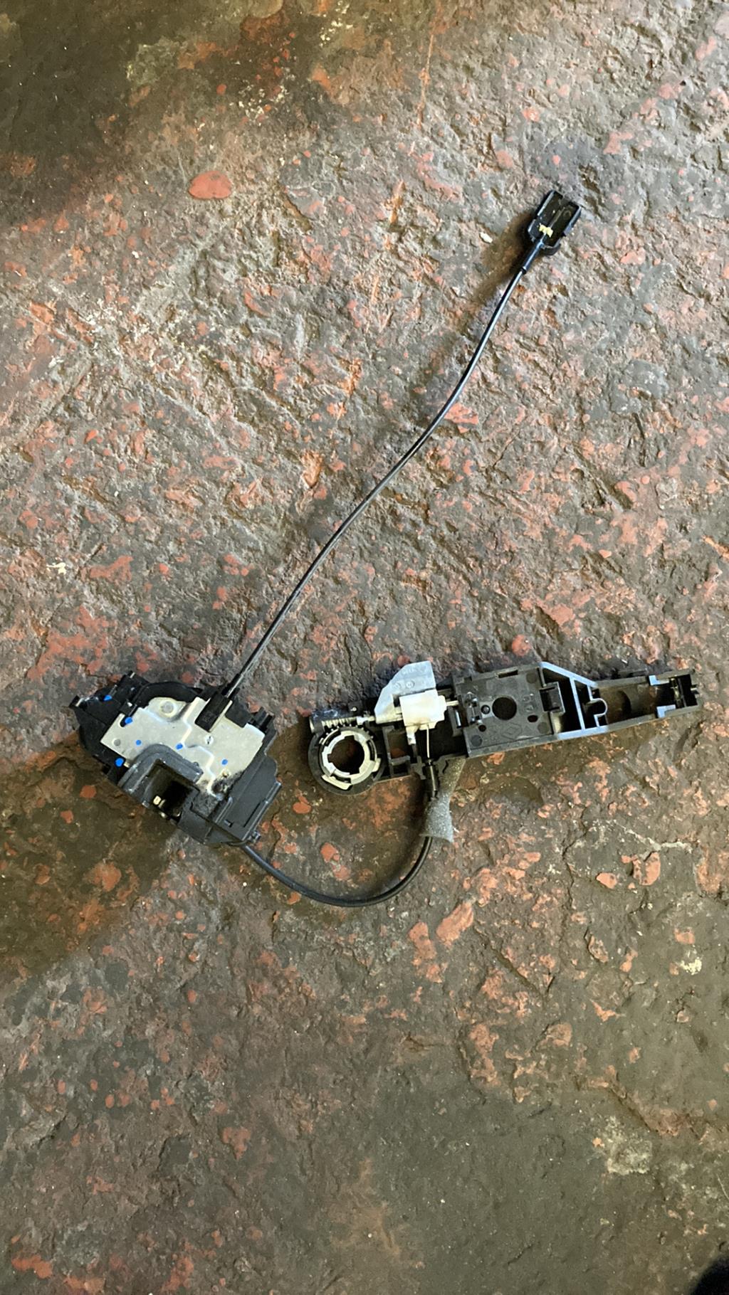 Serrure avant droit RENAULT CLIO 3 PHASE 2 BREAK Diesel - 1