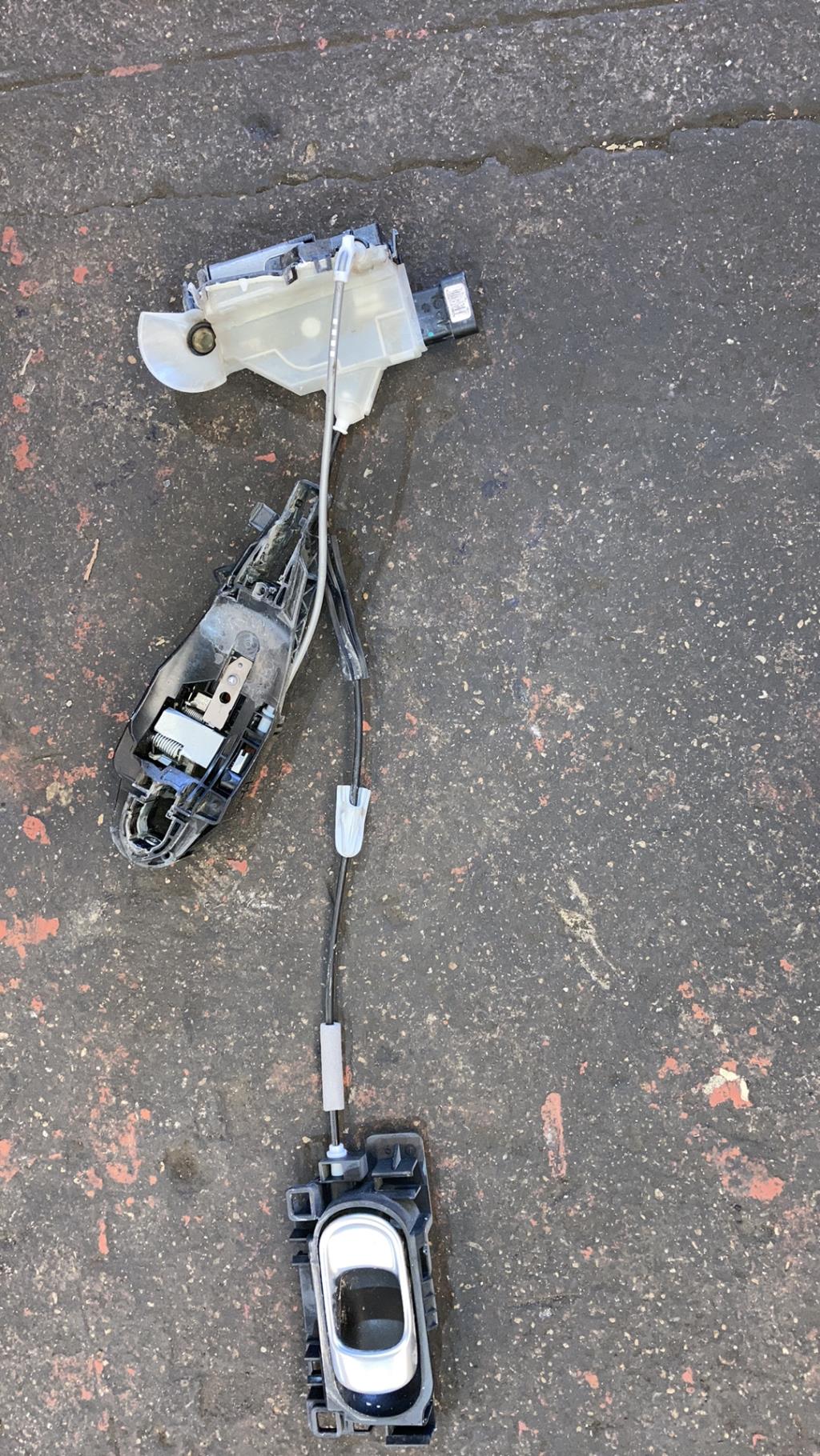 Serrure avant gauche CITROEN C4 CACTUS Diesel - 1