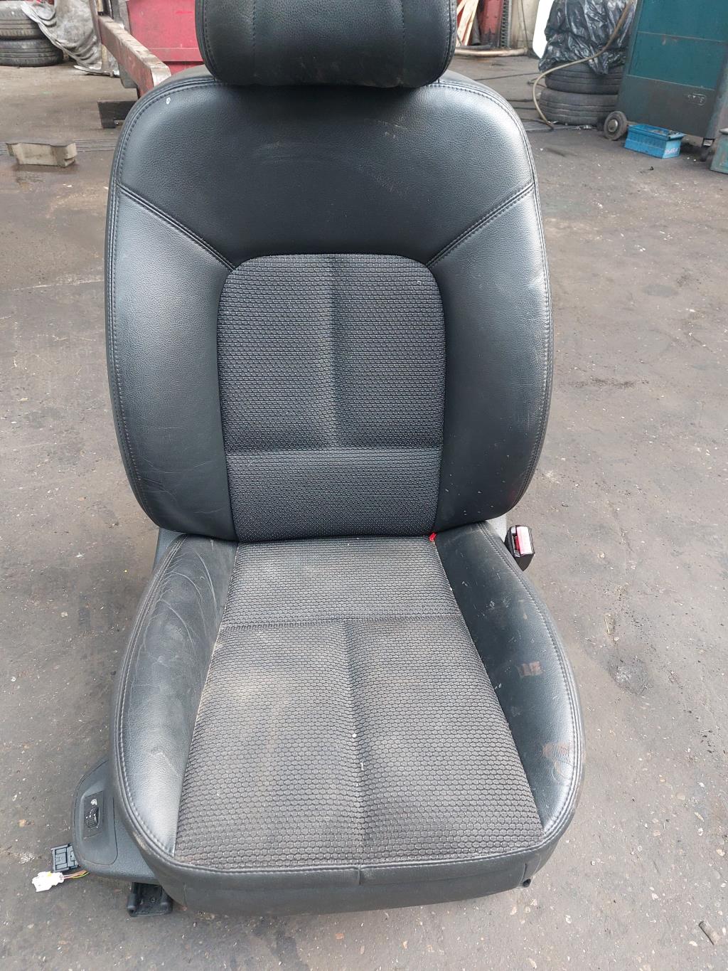 Siege avant droit PEUGEOT 407 PHASE 2 Diesel - 1