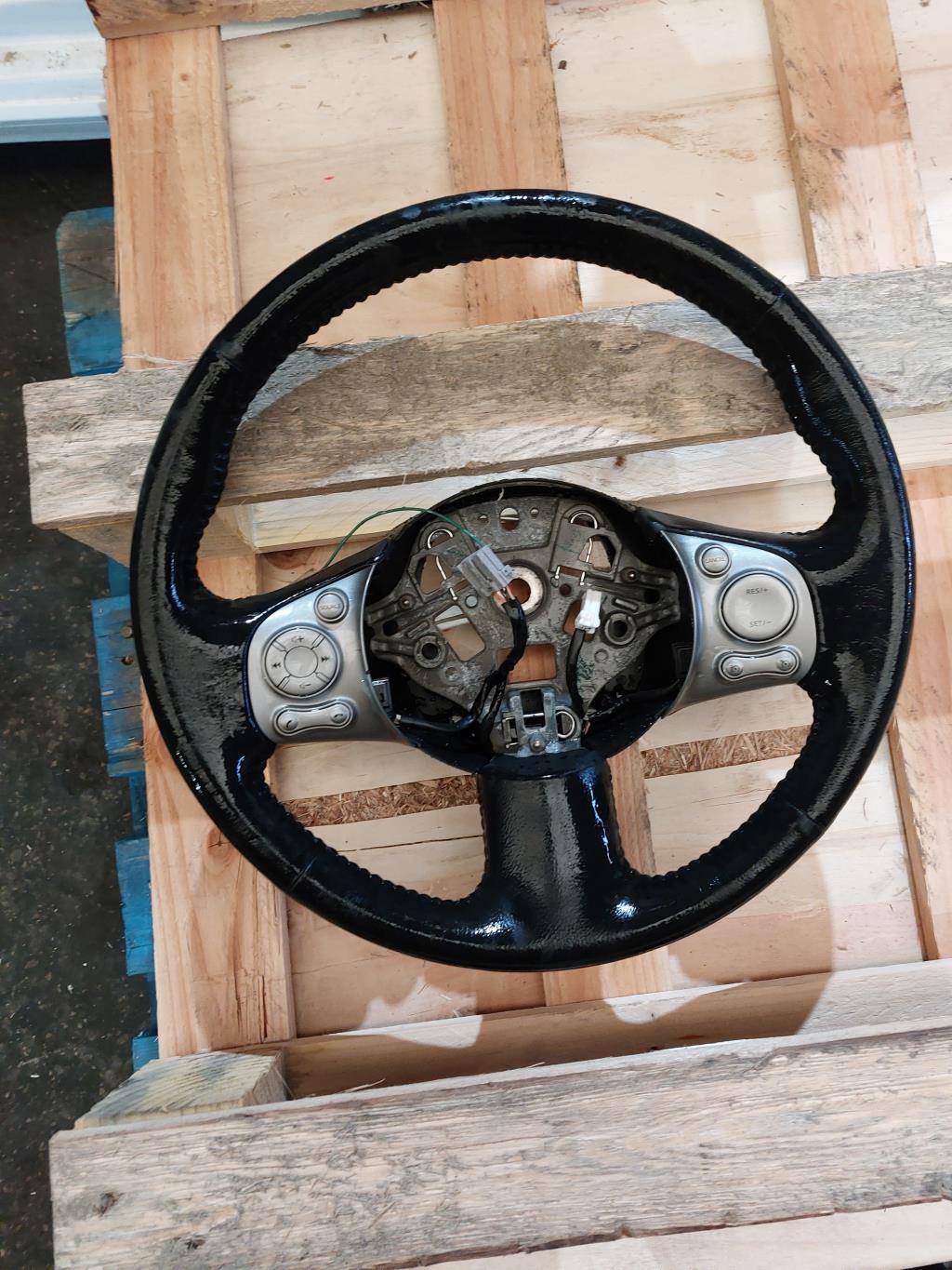 Volant NISSAN MICRA 4 PHASE 1 Essence - 1