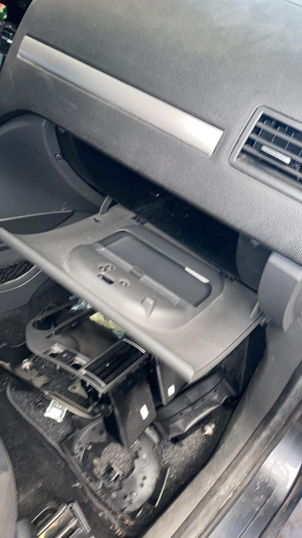 Boite a gants FORD C-MAX 1 PHASE 2 Diesel - 1