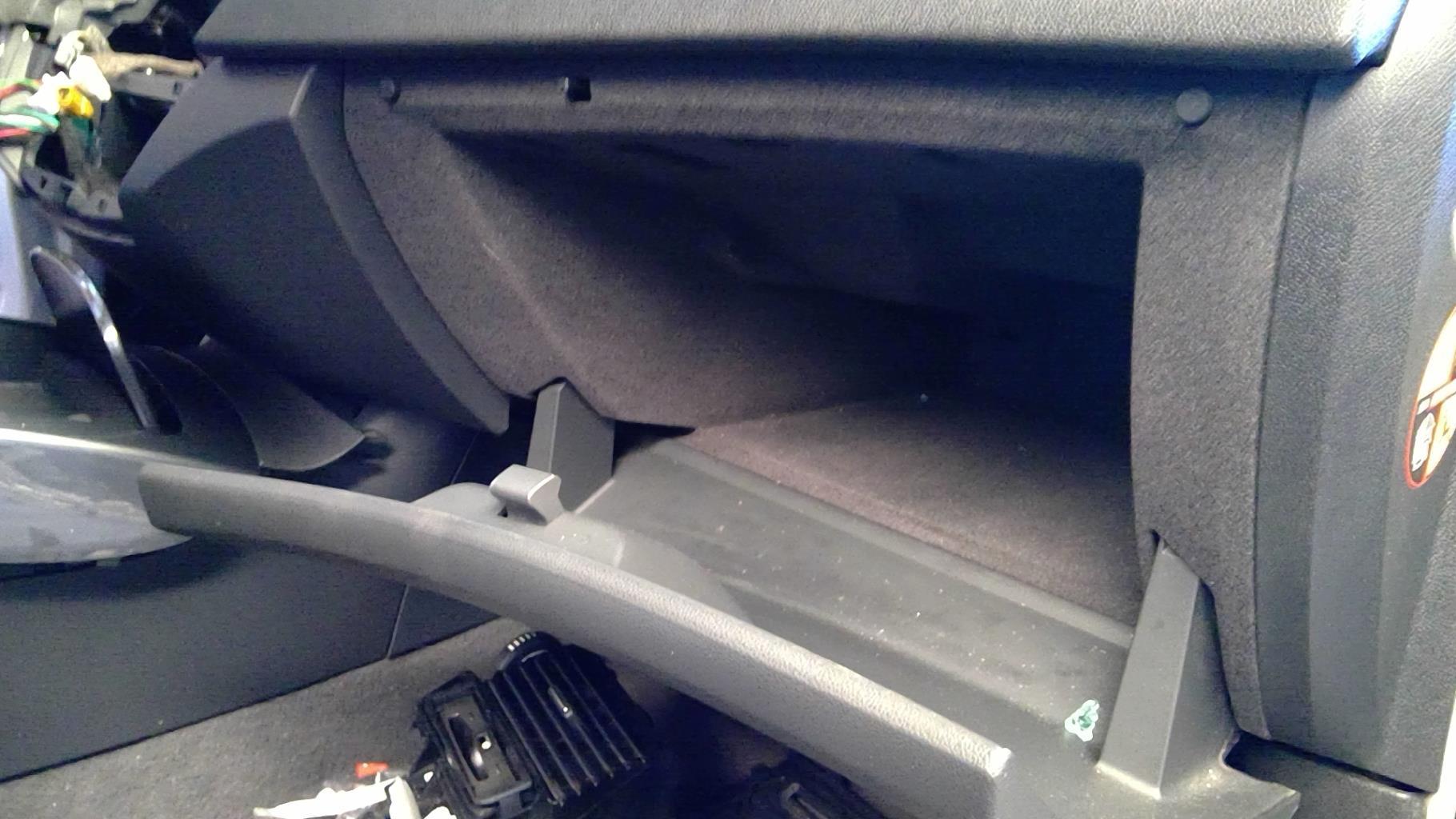 Boite a gants RENAULT LAGUNA 3 PHASE 1 Diesel - 1