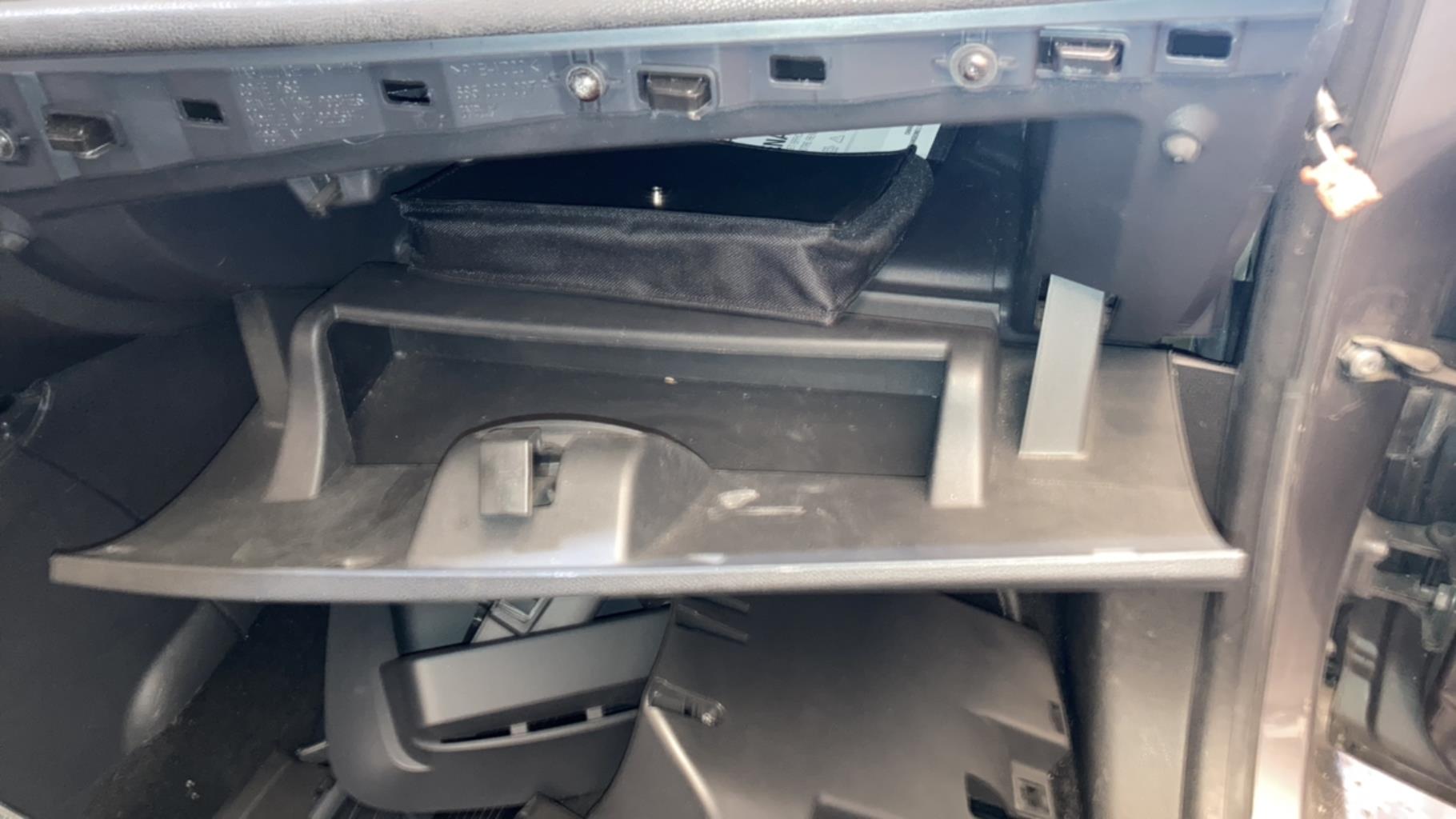 Boite a gants RENAULT MEGANE 3 PHASE 1 Diesel - 1