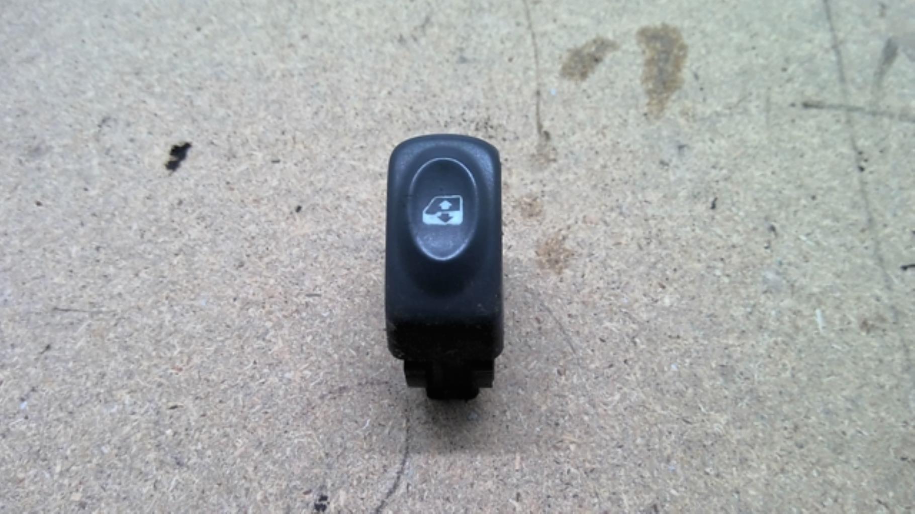 Bouton/Interrupteur RENAULT CLIO 2 PHASE 1  - 1