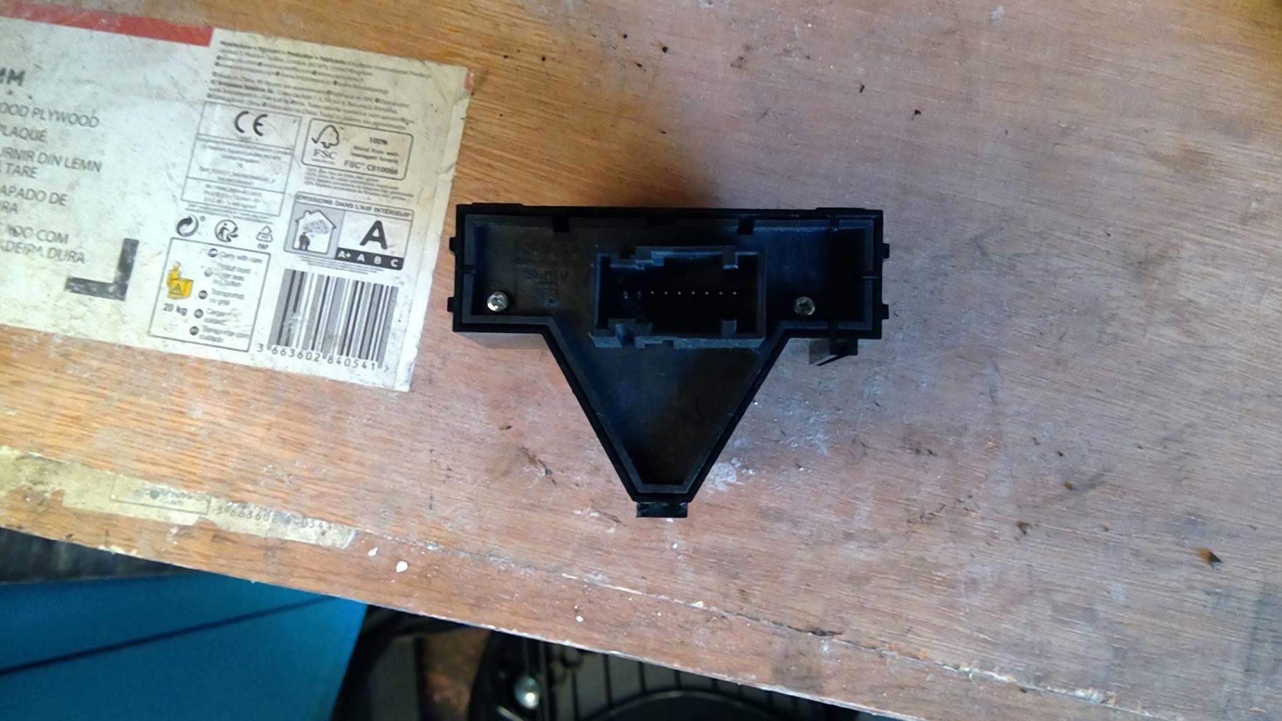 Bouton de warning OPEL CORSA D PHASE 1 Diesel - 1
