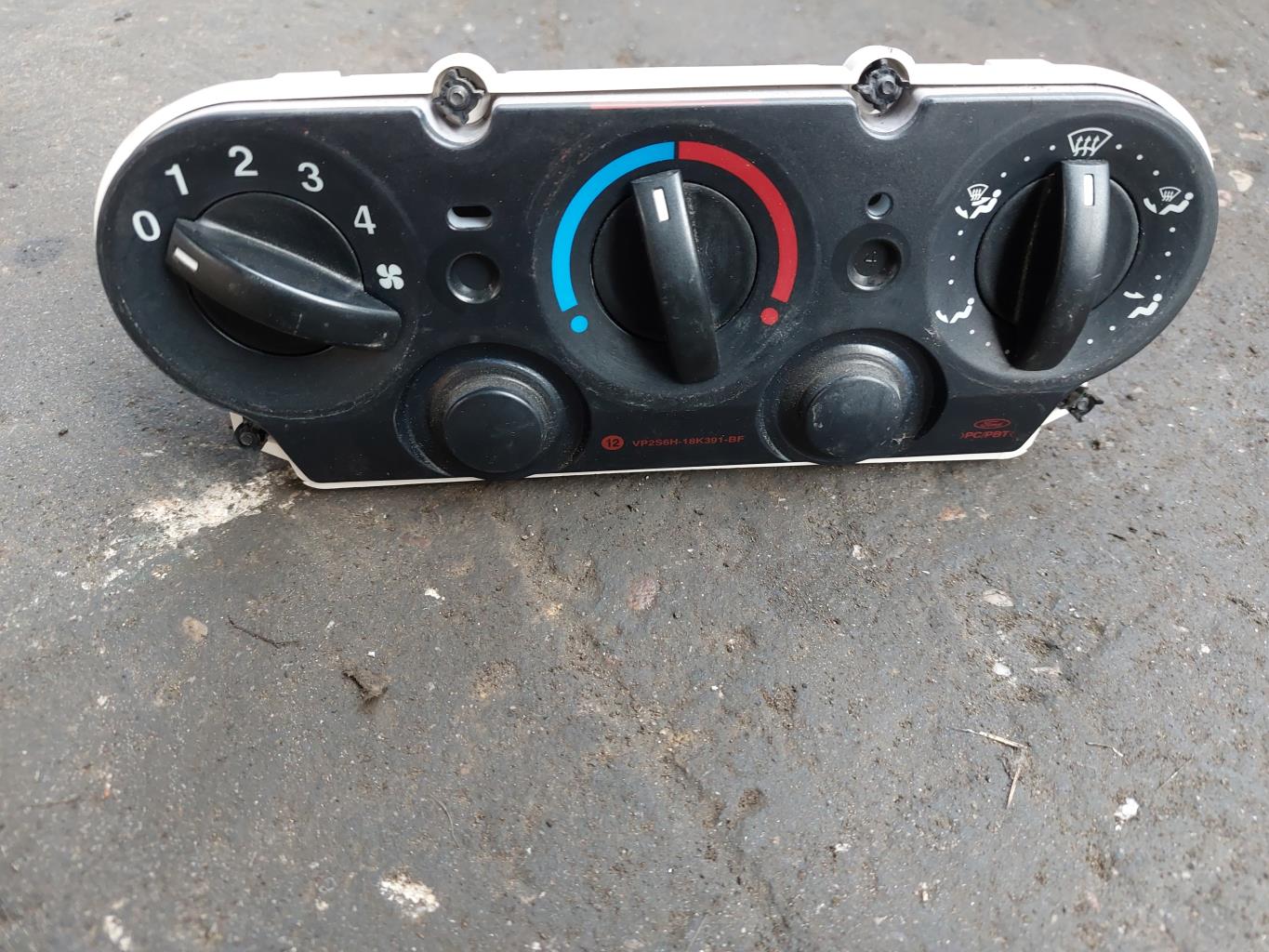 Commande chauffage FORD FIESTA 5 PHASE 1 Essence - 1