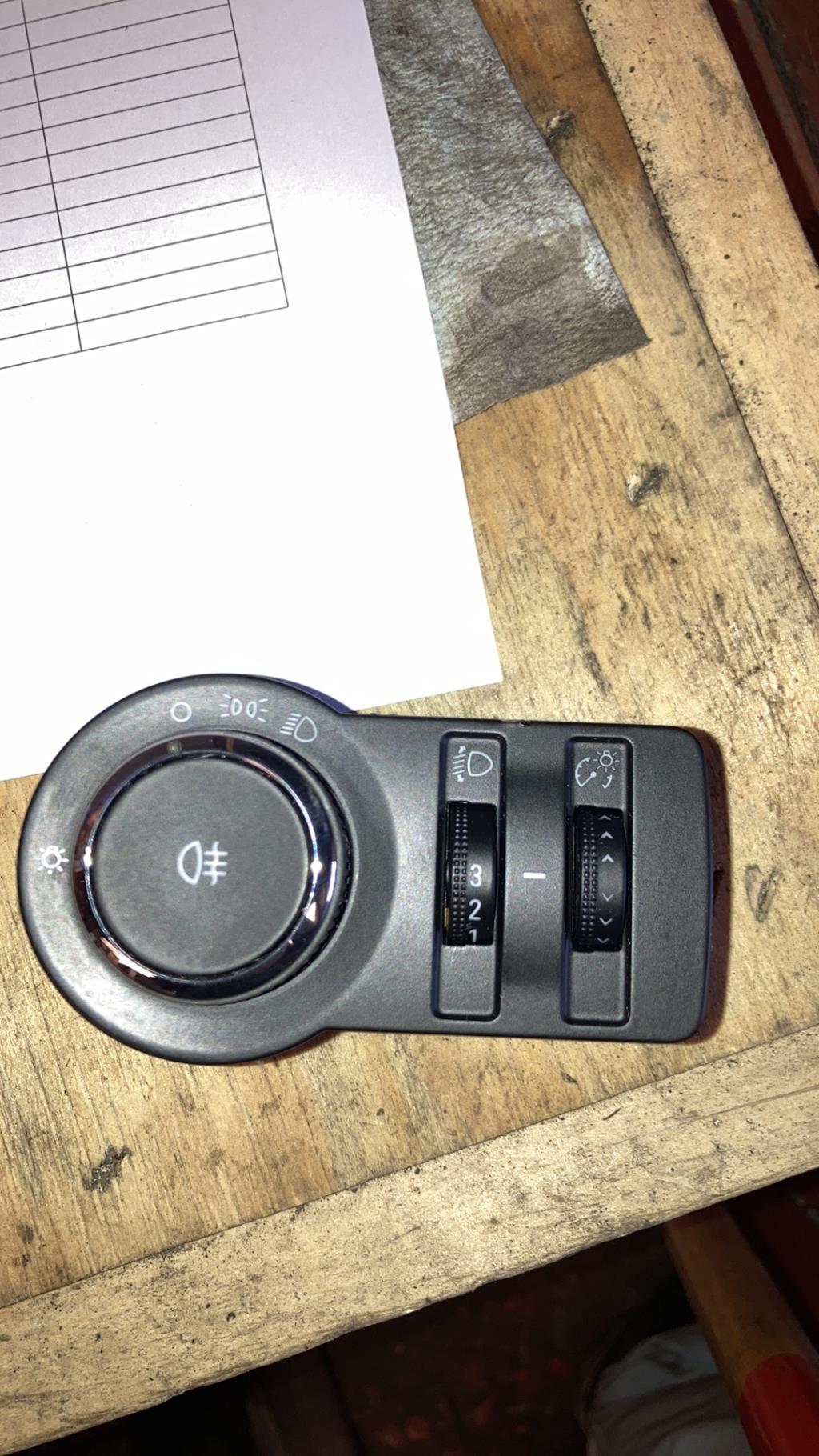 Commande de phare OPEL ASTRA J PHASE 1 Essence - 1