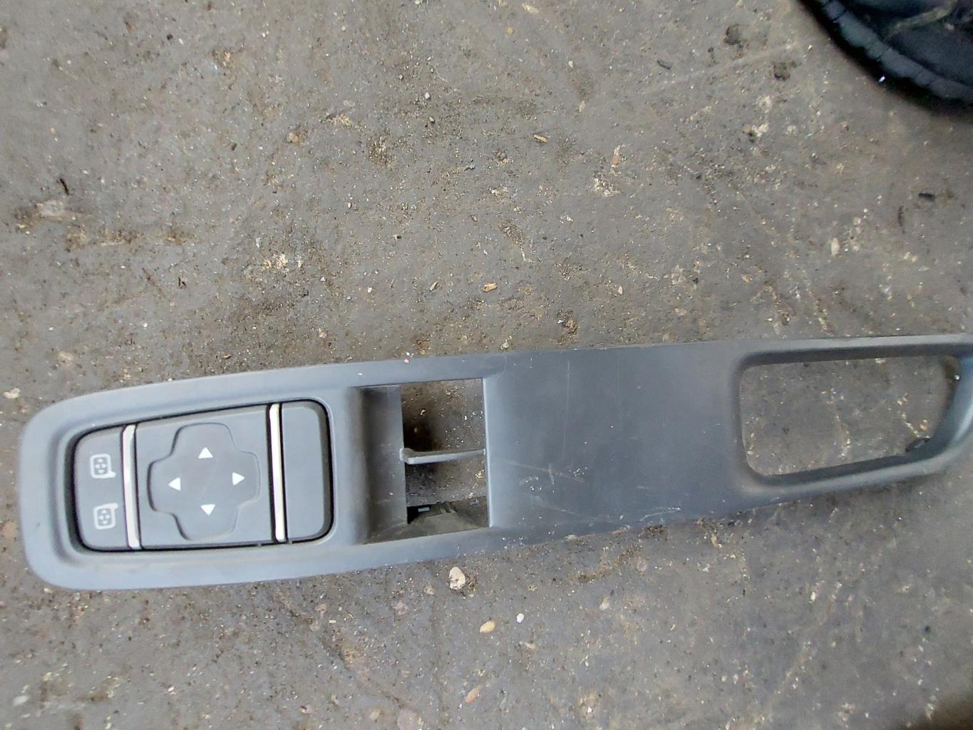 Commande retroviseurs RENAULT CLIO 4 PHASE 2 Diesel - 1