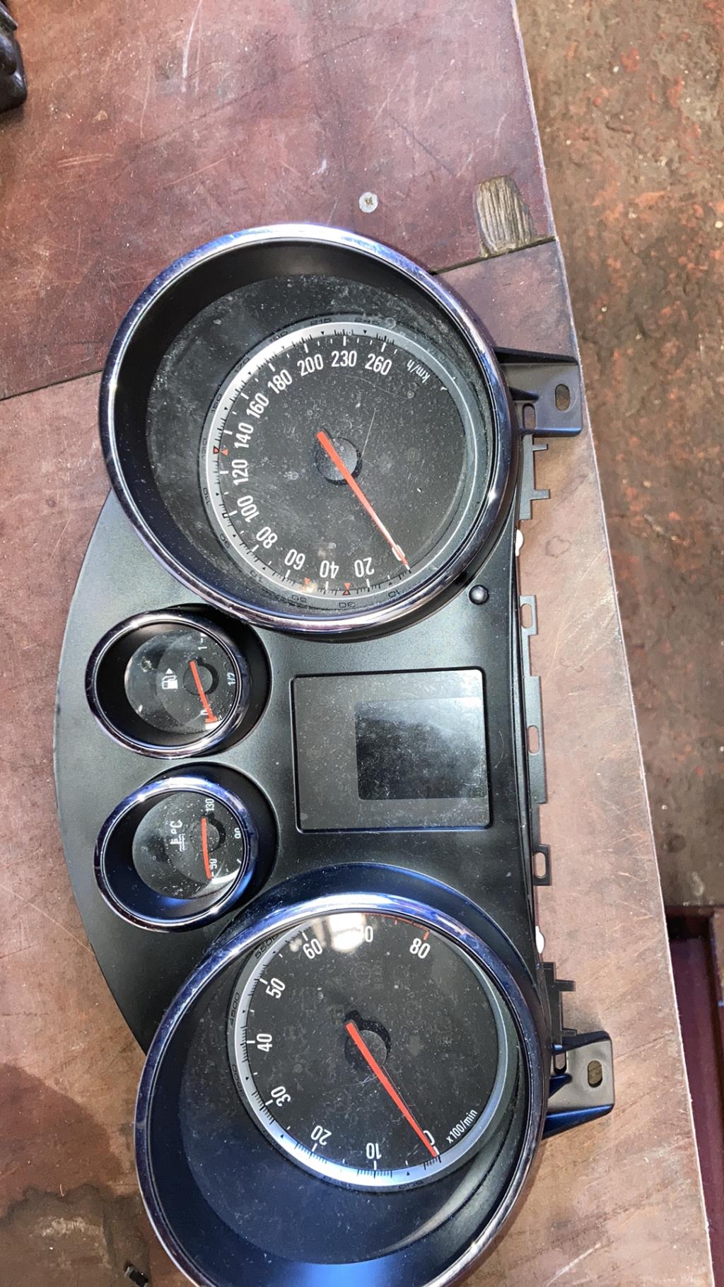 Compteur OPEL ASTRA J PHASE 1 Essence - 1