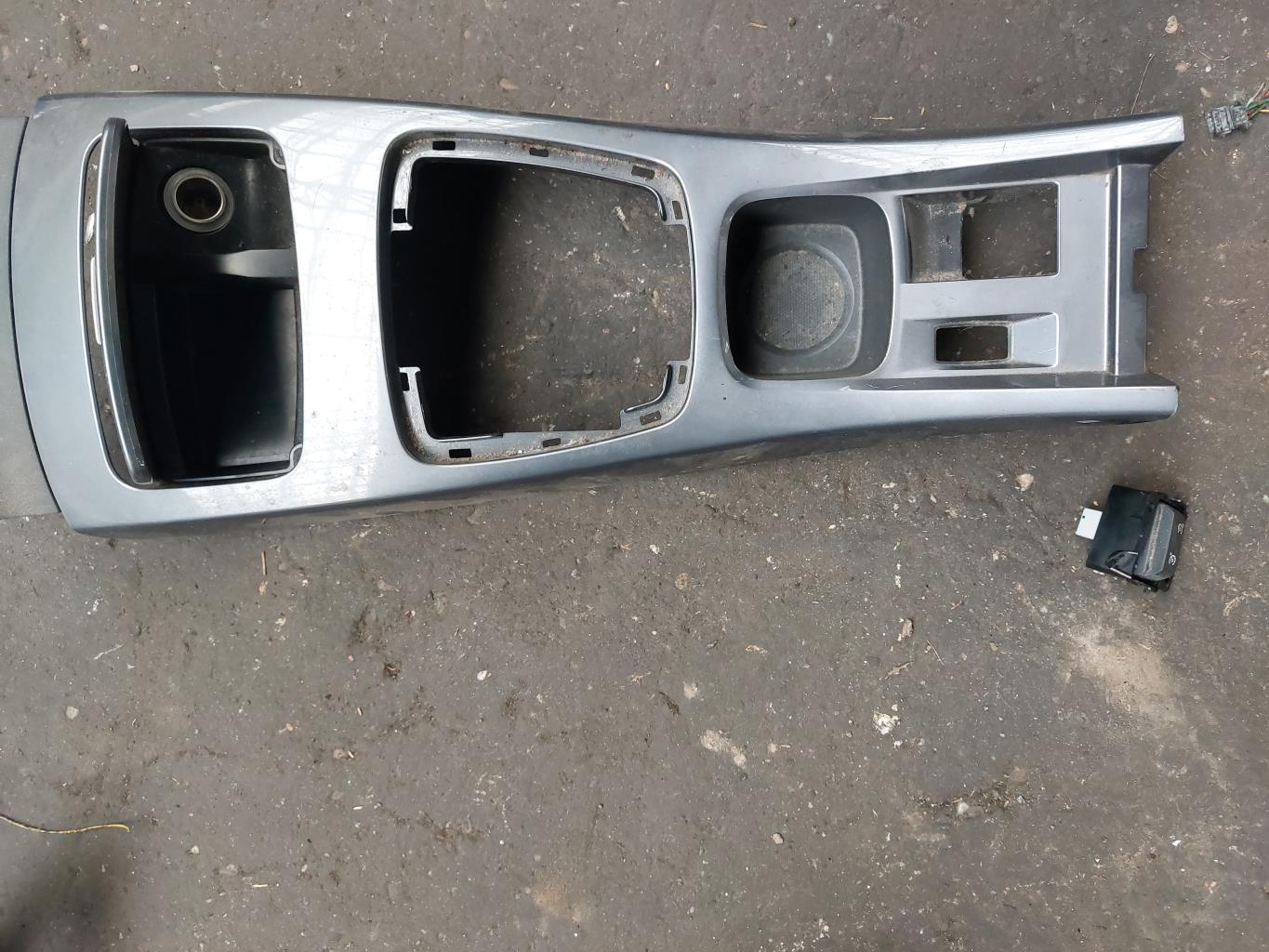 Console central (interieur plastique) RENAULT LAGUNA 3 PHASE 1 Diesel - 1