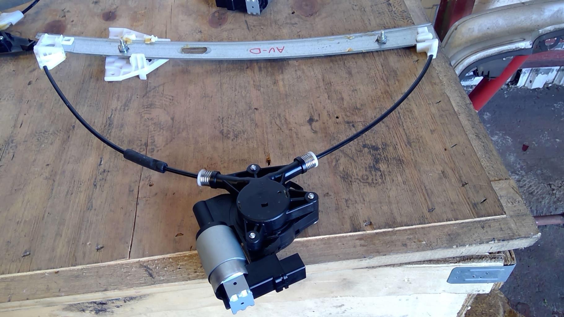 Leve vitre electrique avant droit MAZDA 3 1 PHASE 2 Diesel - 1