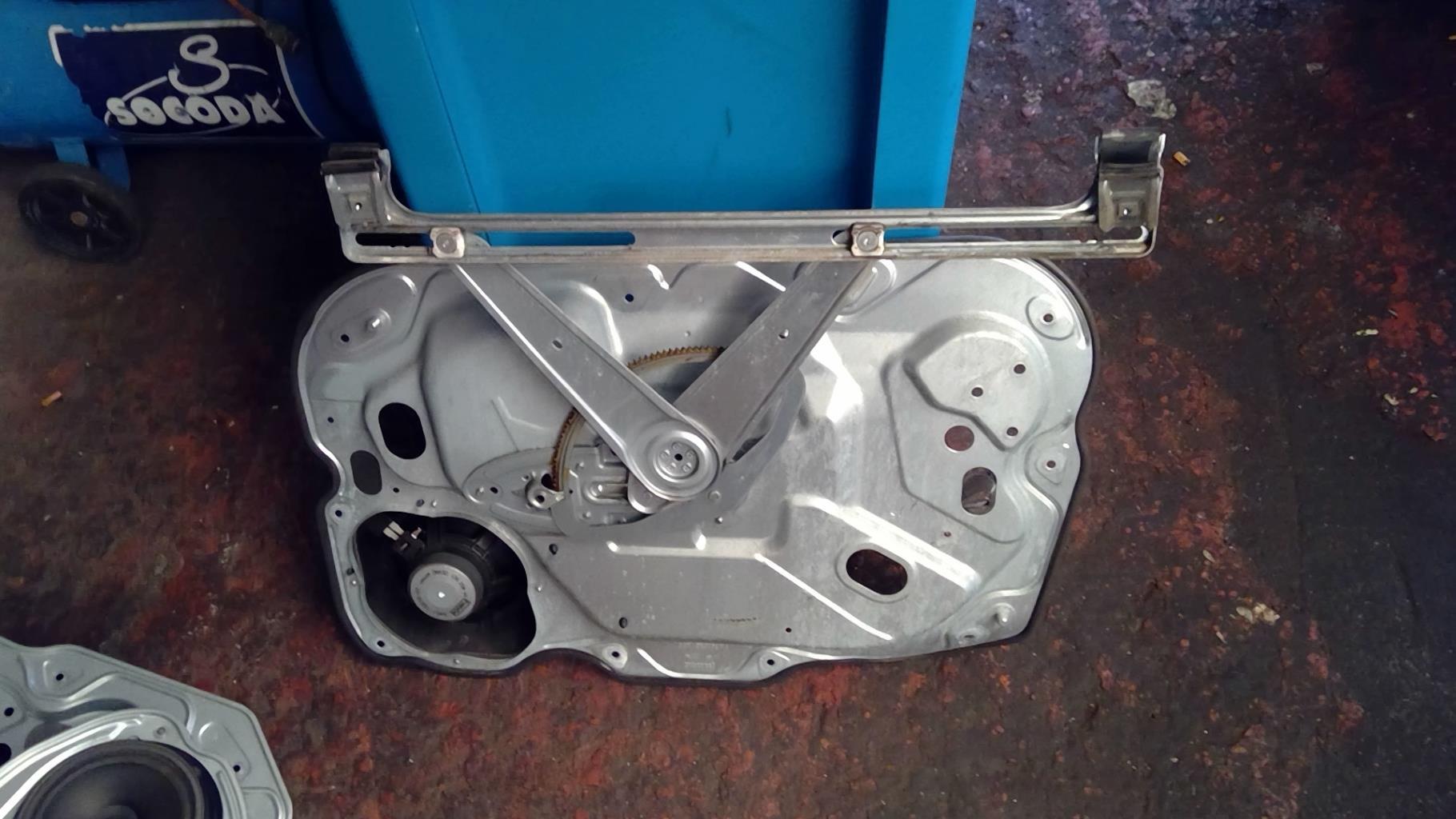 Mecanisme de leve vitre electrique avant gauche FORD C-MAX 1  - 1