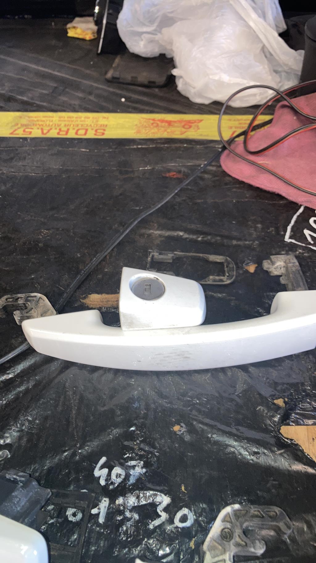 Poignee porte avant gauche OPEL CORSA D PHASE 1 Diesel - 1
