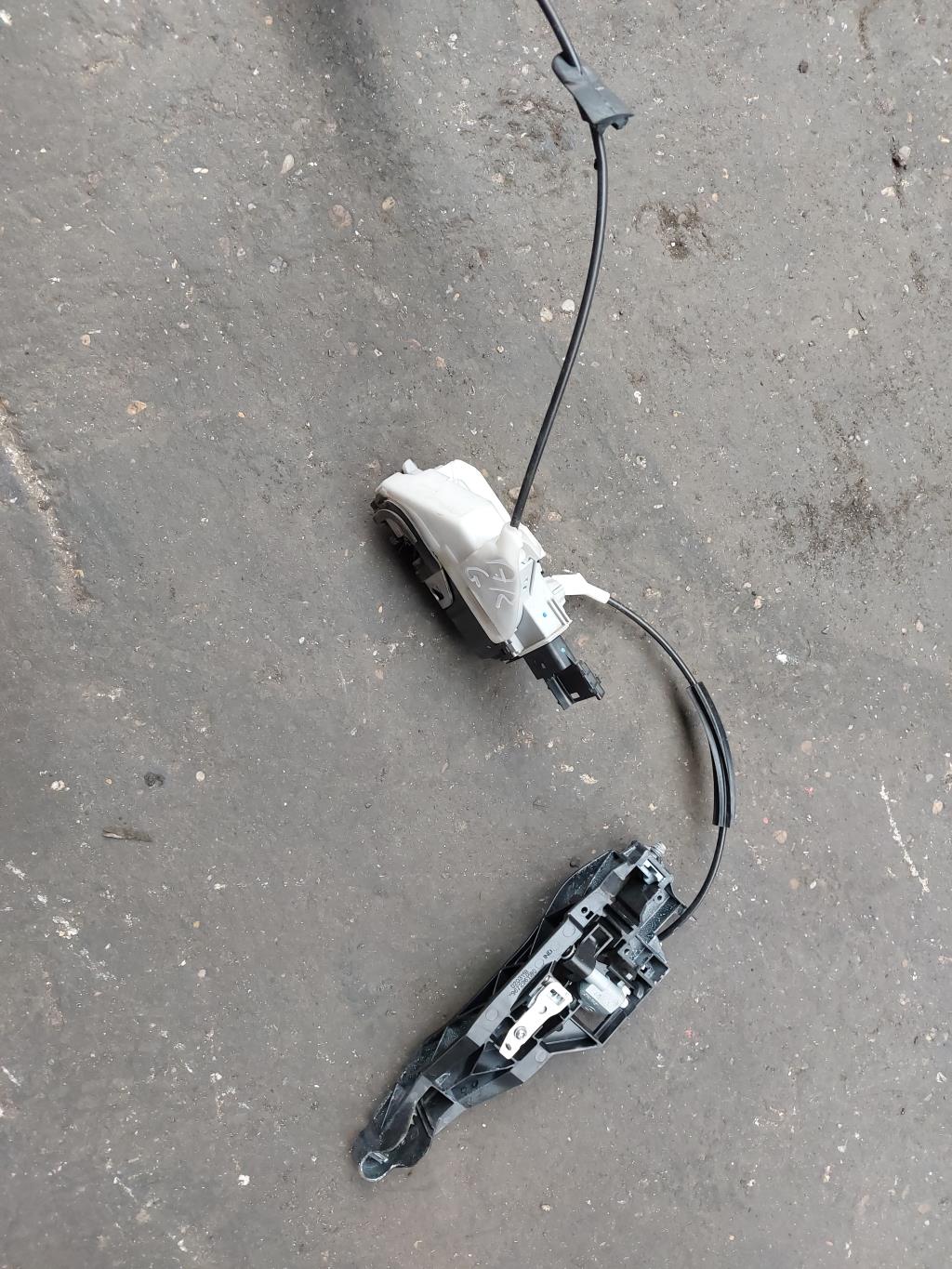 Serrure arriere gauche CITROEN C5 2 Diesel - 1