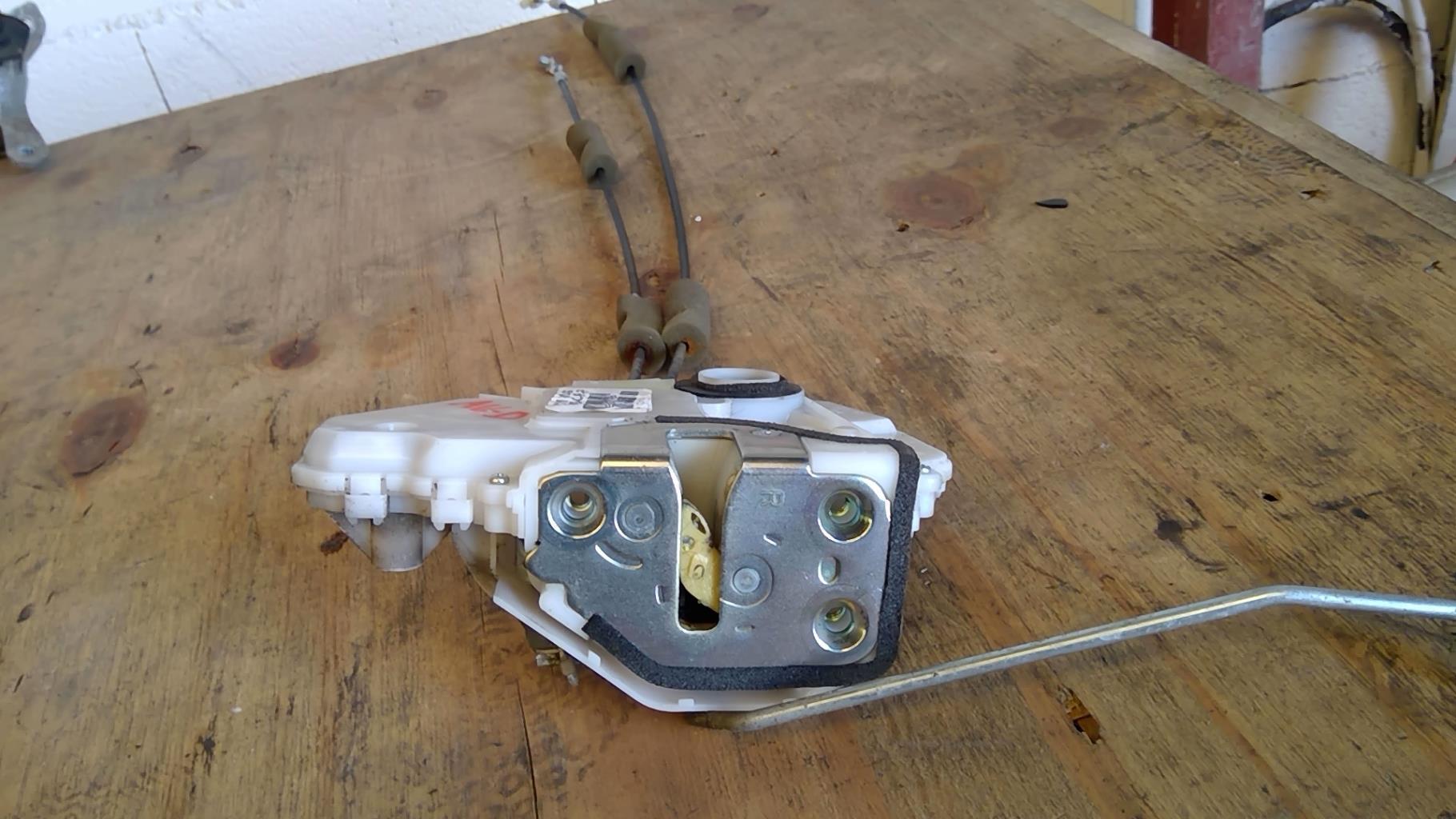 Serrure avant droit HONDA CIVIC 8  - 1