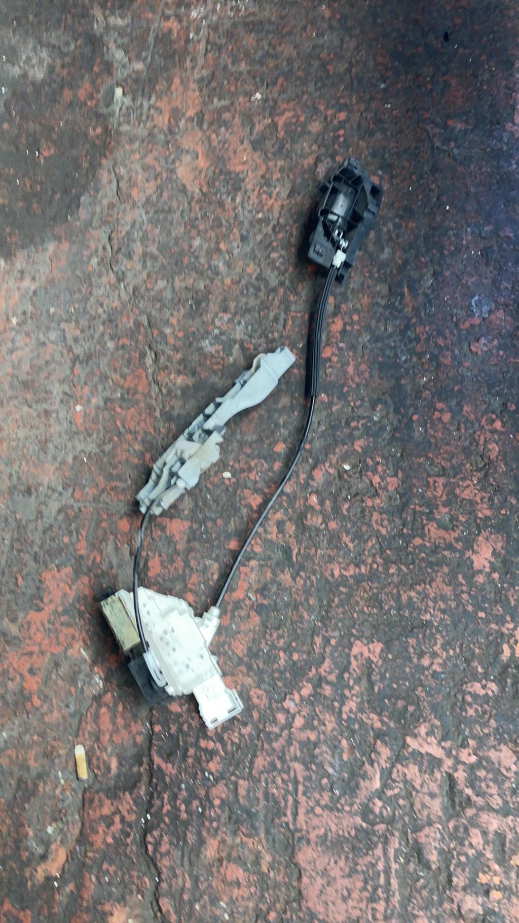 Serrure avant droit PEUGEOT 407 PHASE 1 BREAK Diesel - 1