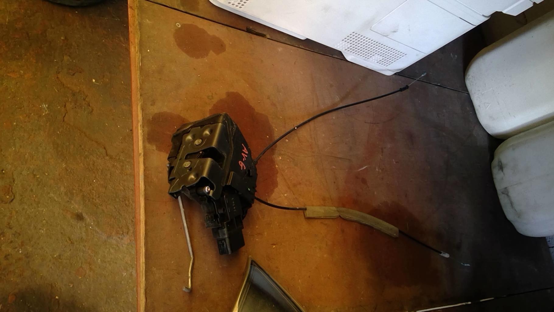 Serrure avant gauche MAZDA 3 1 PHASE 2 Diesel - 1