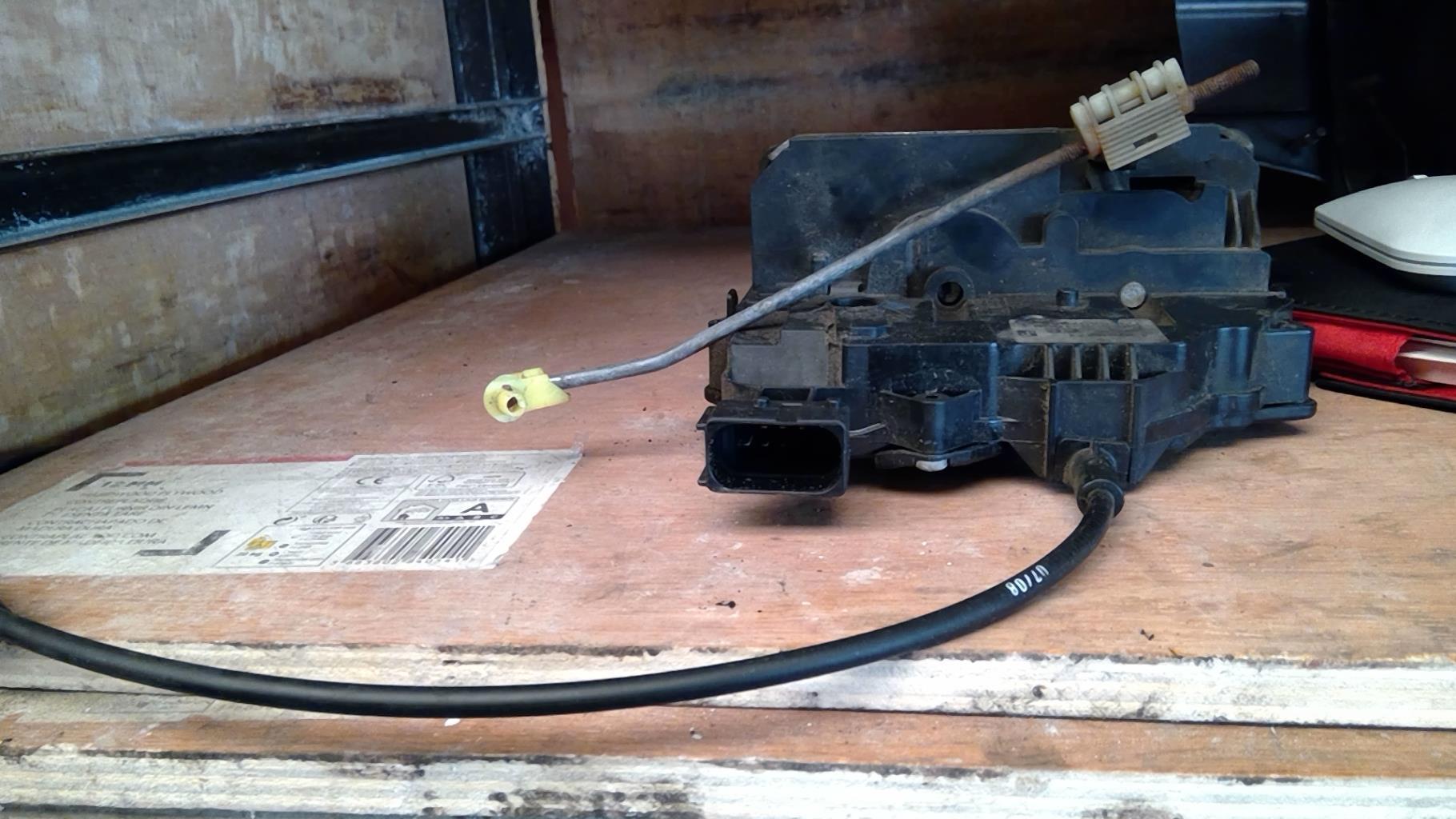 Serrure avant gauche OPEL CORSA D PHASE 1 Diesel - 1