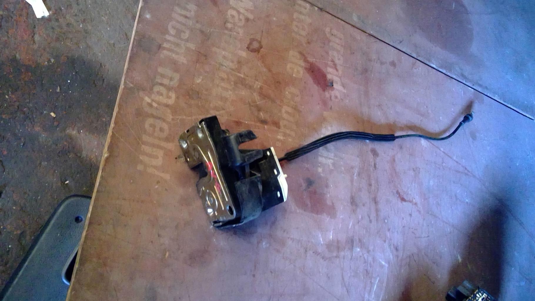Serrure avant gauche RENAULT CLIO 2 PHASE 2 Essence - 1
