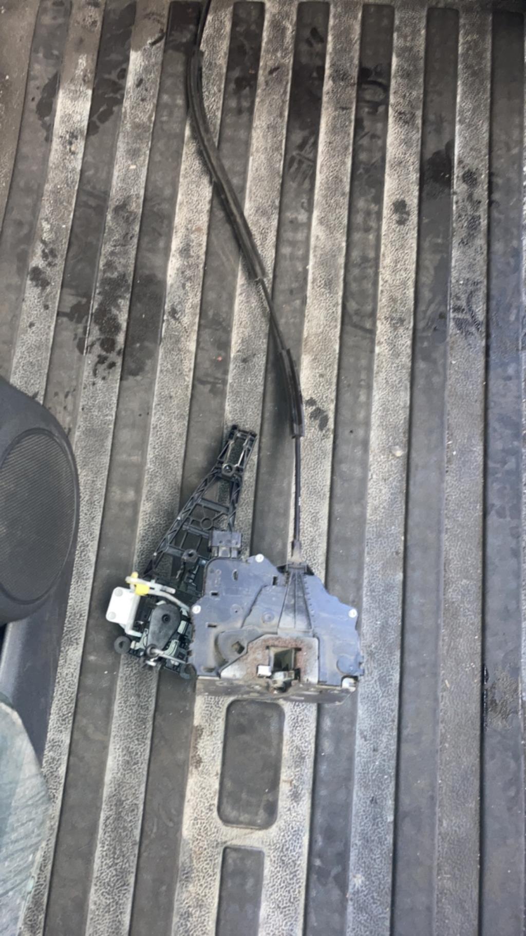 Serrure avant gauche OPEL CORSA D PHASE 1 Diesel - 1