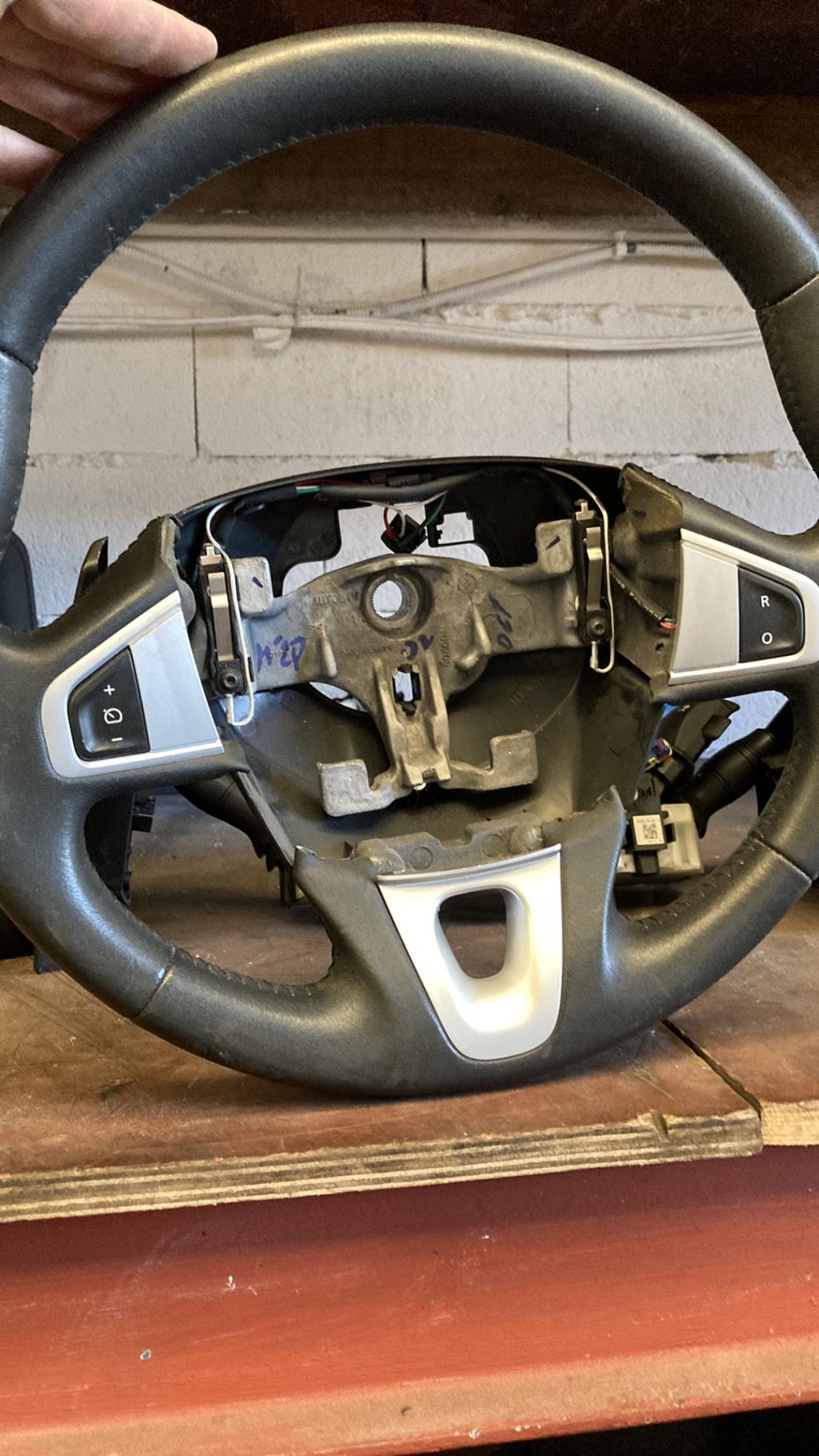 Volant RENAULT MEGANE 3 PHASE 1 Diesel - 1
